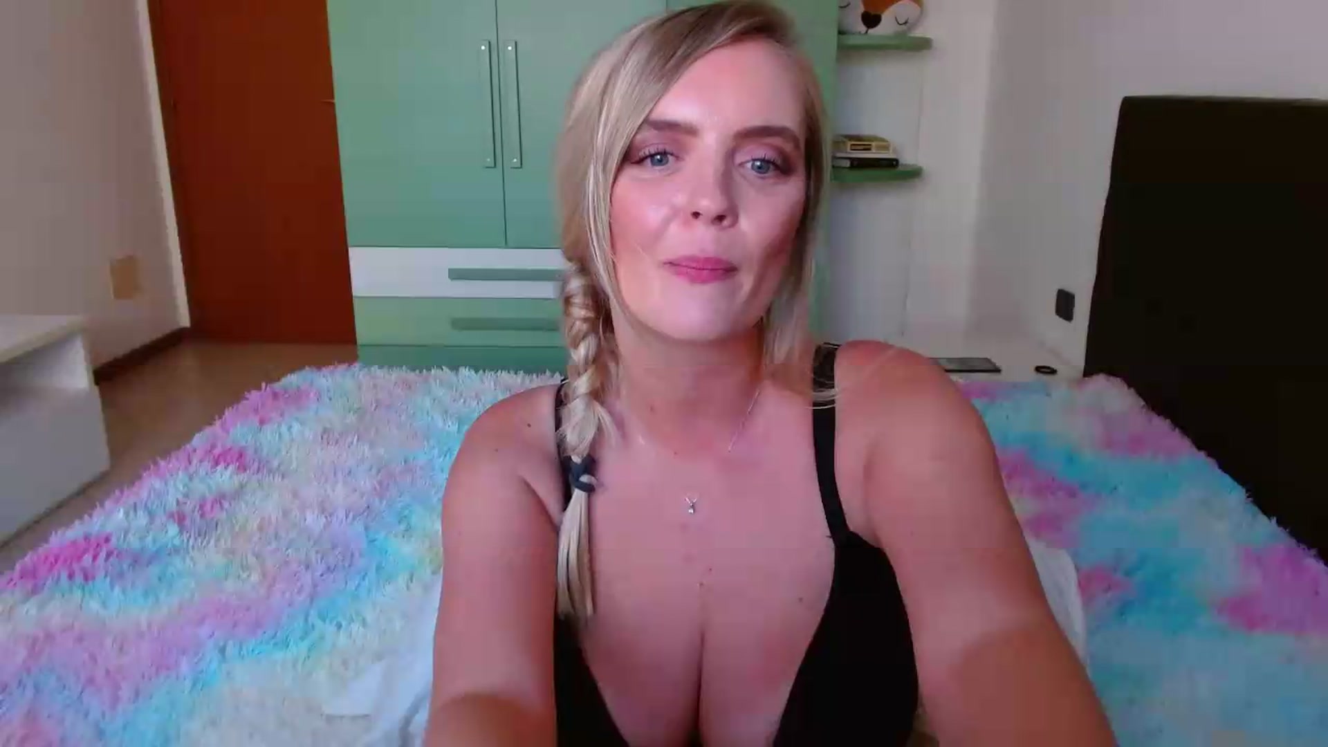 Gallery image thumbnail from MissAura's myfreecams stream on, 06/24/2026, 15:39 image 16 of 20