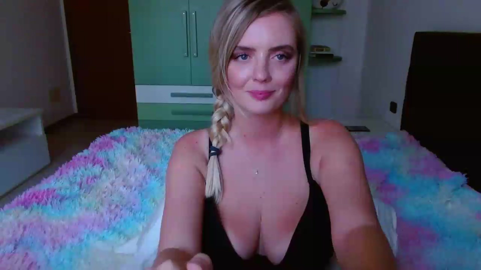 Gallery image thumbnail from MissAura's myfreecams stream on, 06/24/2026, 18:46 image 6 of 20
