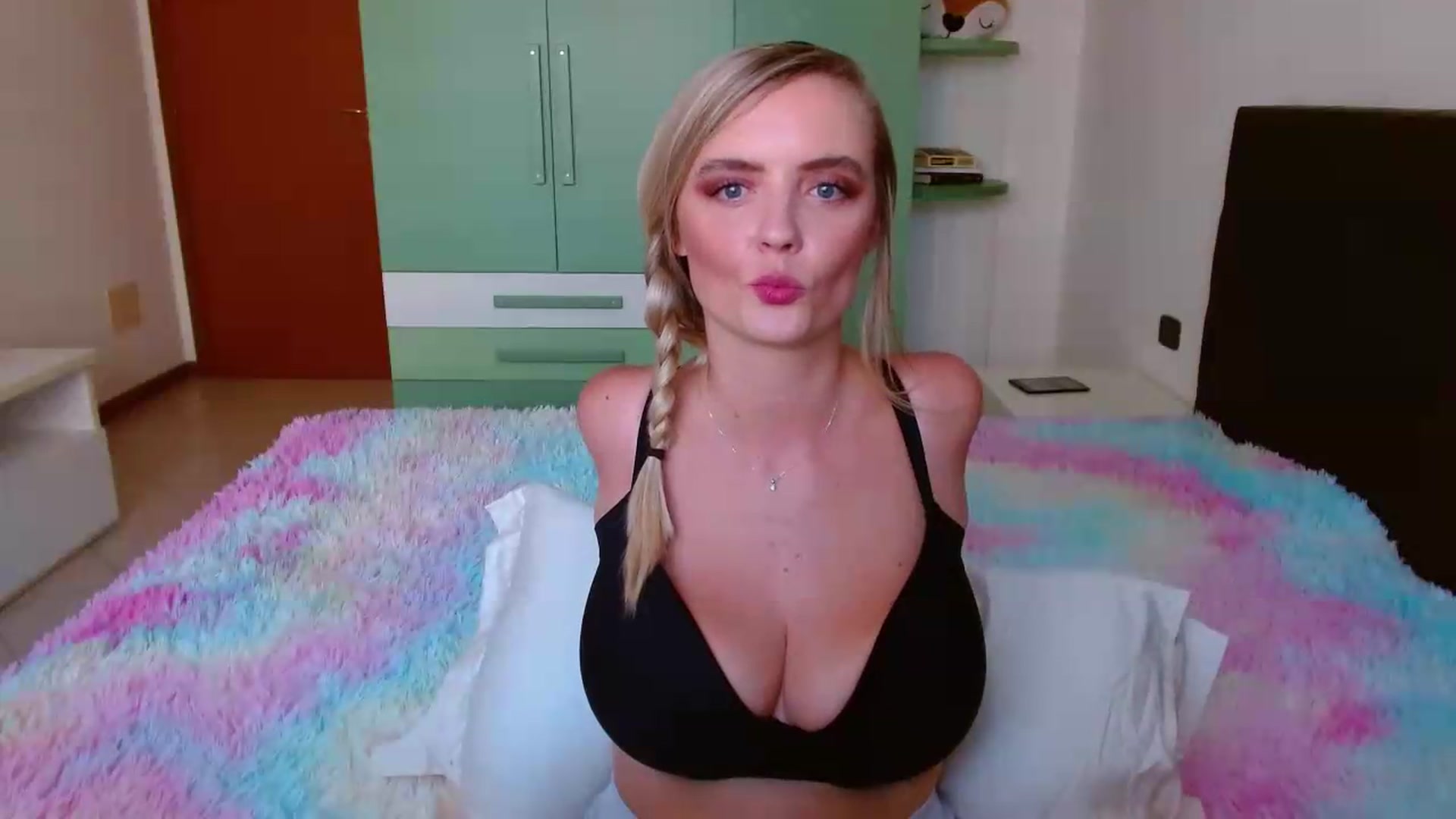 Gallery image thumbnail from MissAura's myfreecams stream on, 06/25/2026, 15:02 image 4 of 20