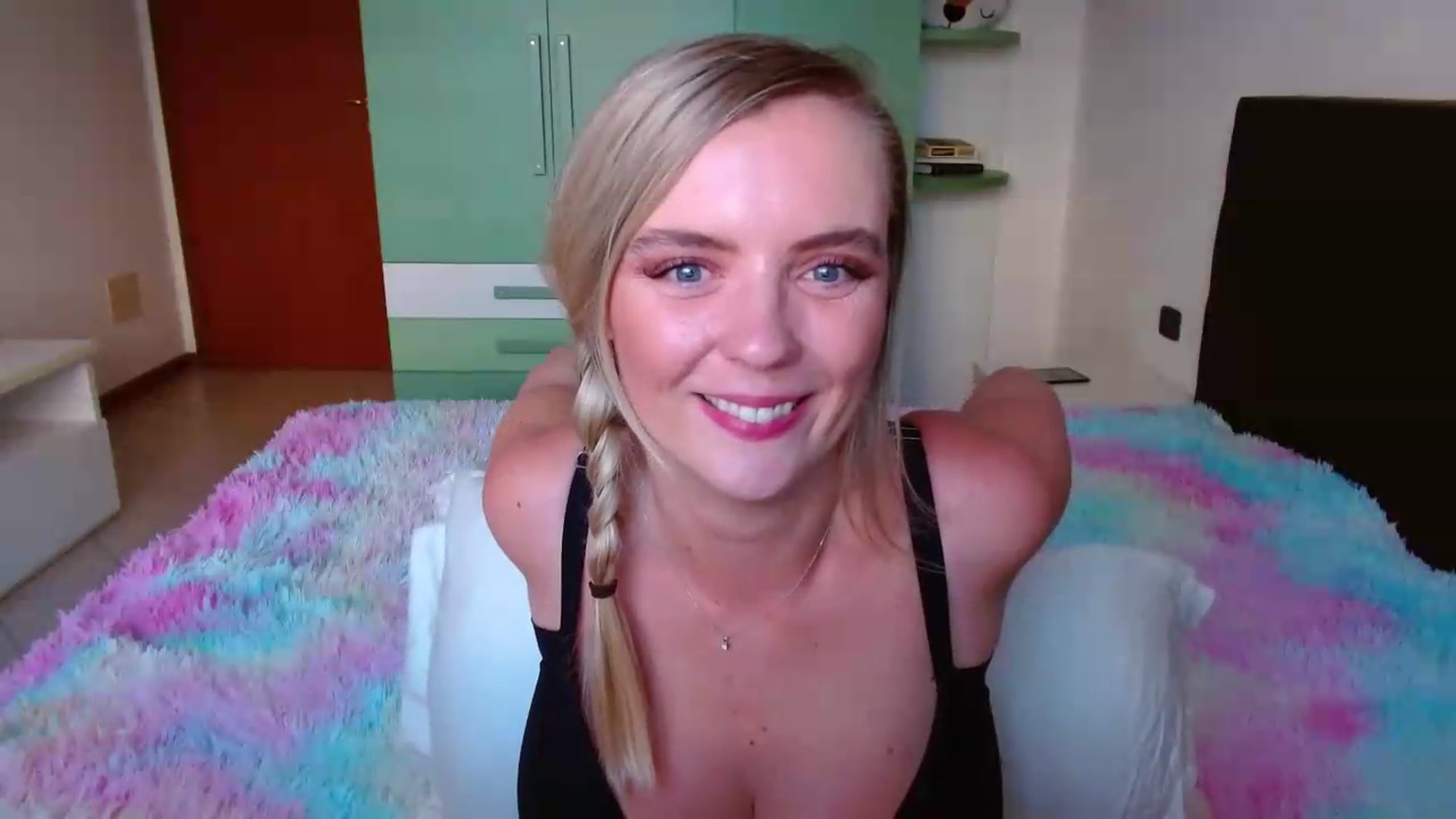 Gallery image thumbnail from MissAura's myfreecams stream on, 06/25/2026, 17:17 image 2 of 20