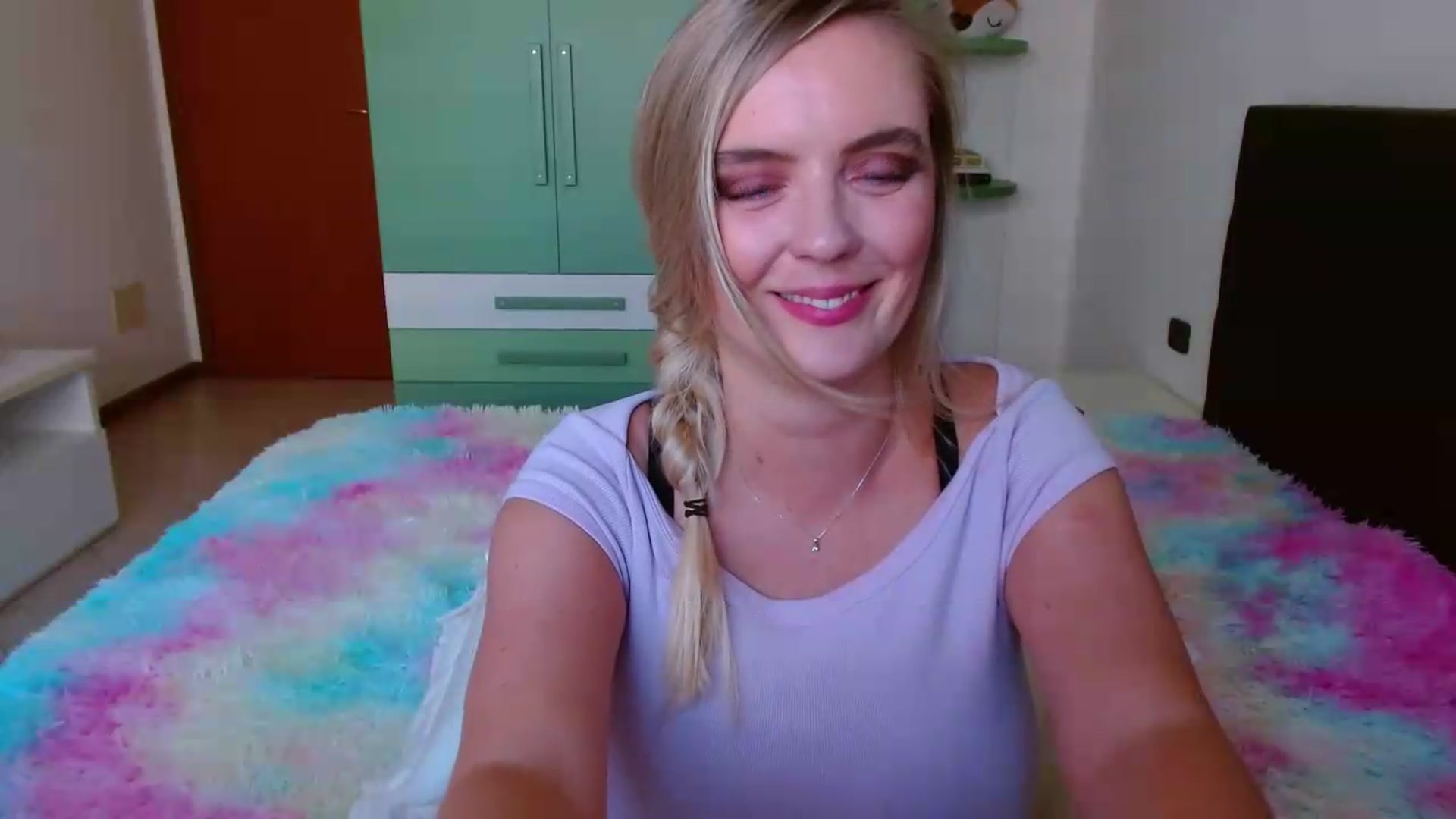 Gallery image thumbnail from MissAura's myfreecams stream on, 06/26/2026, 14:20 image 4 of 20