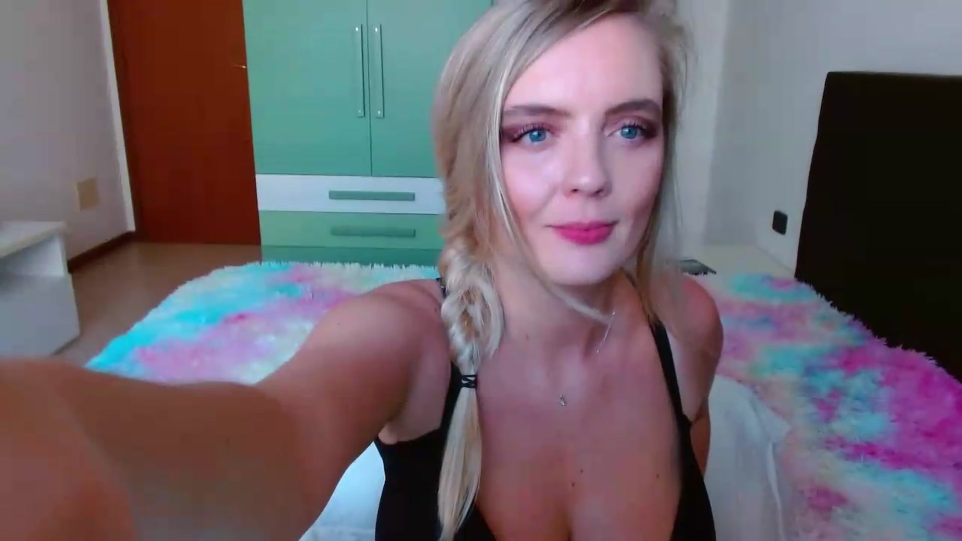 Gallery image thumbnail from MissAura's myfreecams stream on, 06/26/2026, 14:20 image 10 of 20
