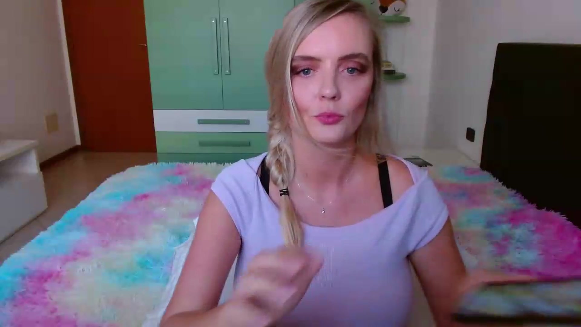 Gallery image thumbnail from MissAura's myfreecams stream on, 06/26/2026, 14:20 image 8 of 20