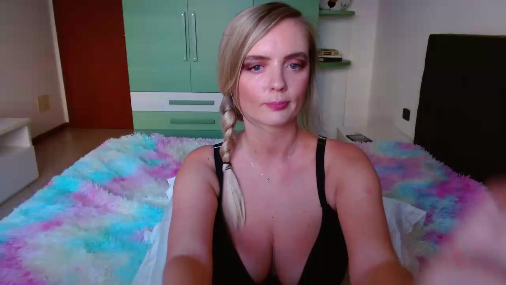 Gallery image thumbnail from MissAura's myfreecams stream on, 06/26/2026, 16:56 image 16 of 20