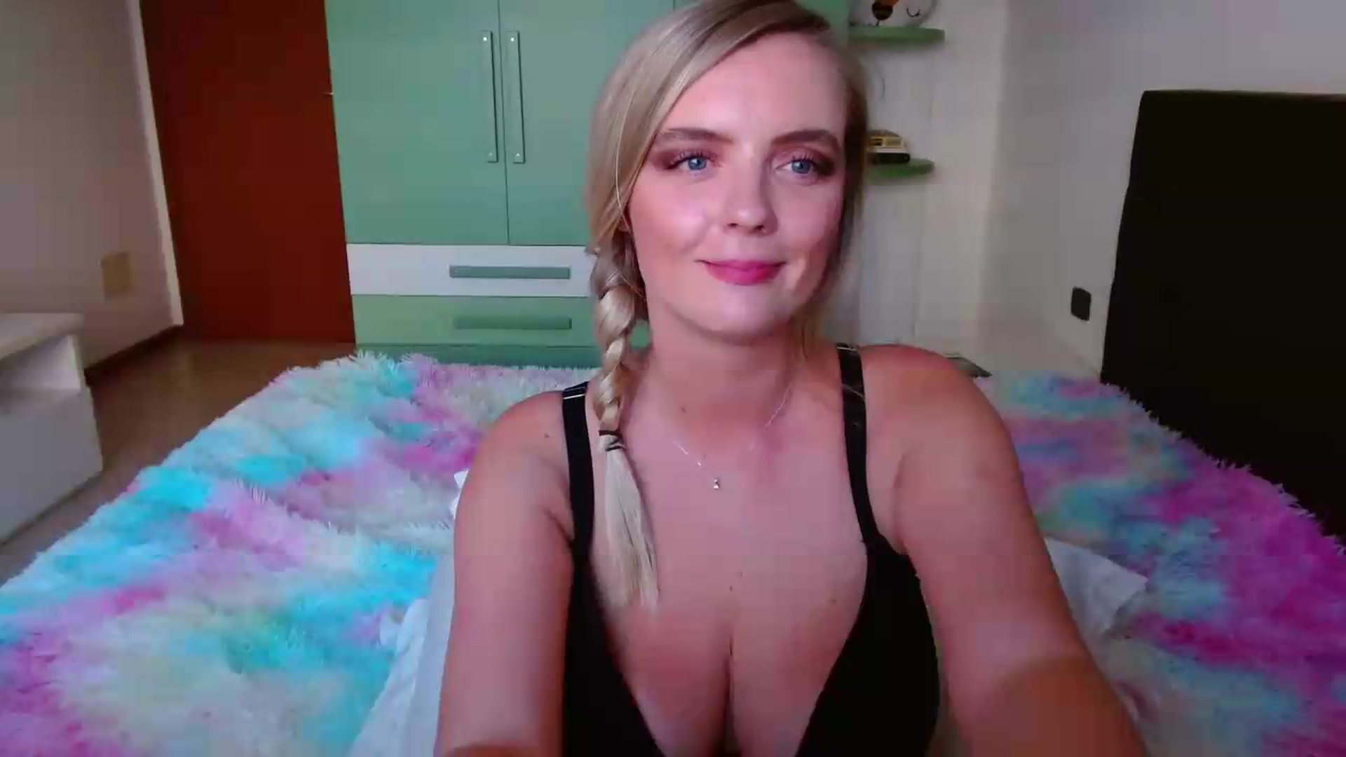 Gallery image thumbnail from MissAura's myfreecams stream on, 06/26/2026, 16:56 image 8 of 20