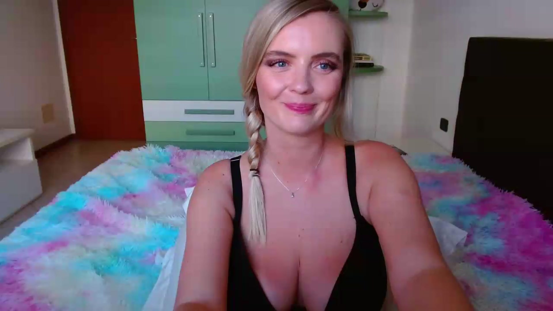 Gallery image thumbnail from MissAura's myfreecams stream on, 06/26/2026, 16:56 image 6 of 20