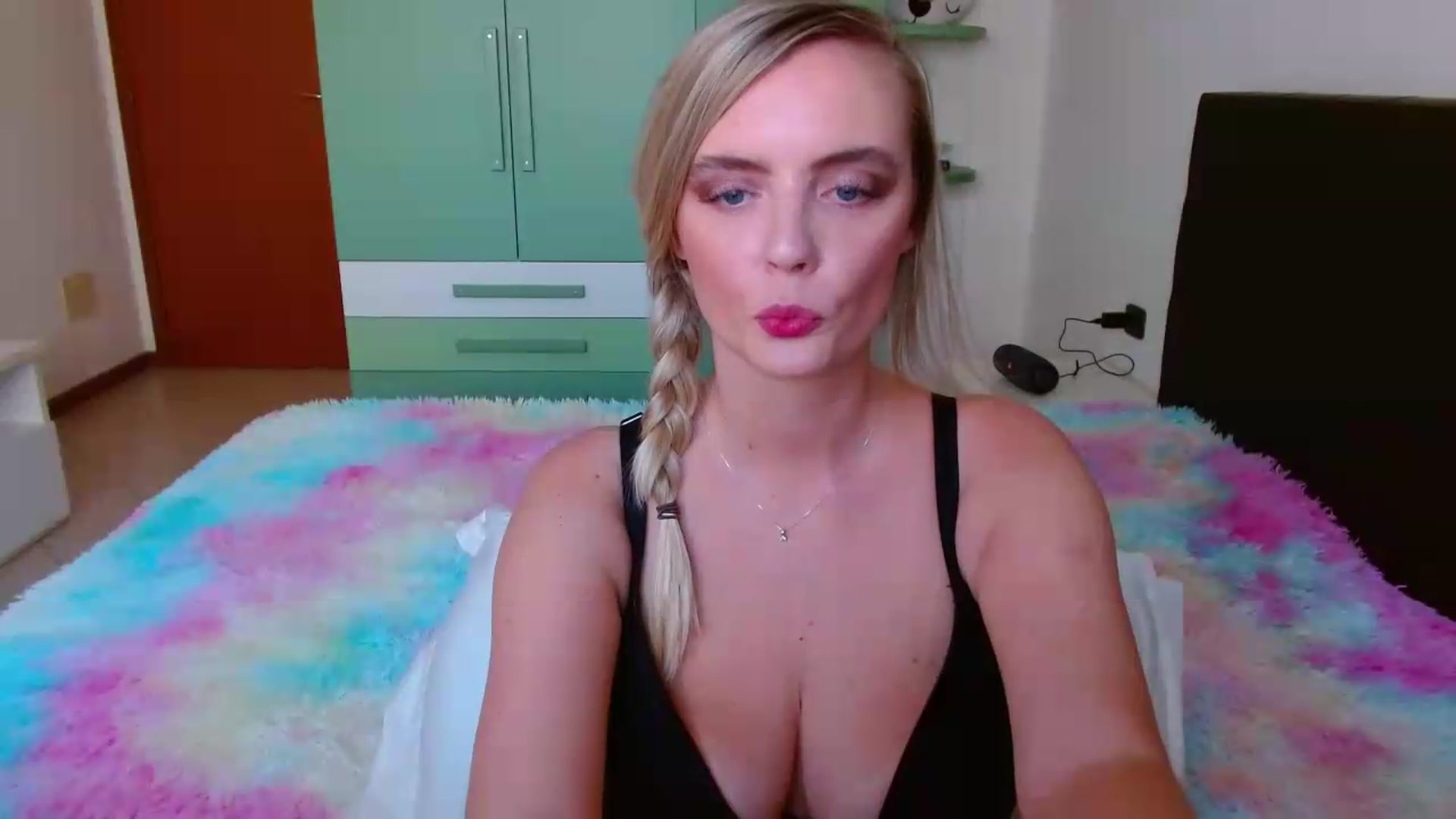 Gallery image thumbnail from MissAura's myfreecams stream on, 07/04/2026, 14:28 image 15 of 20