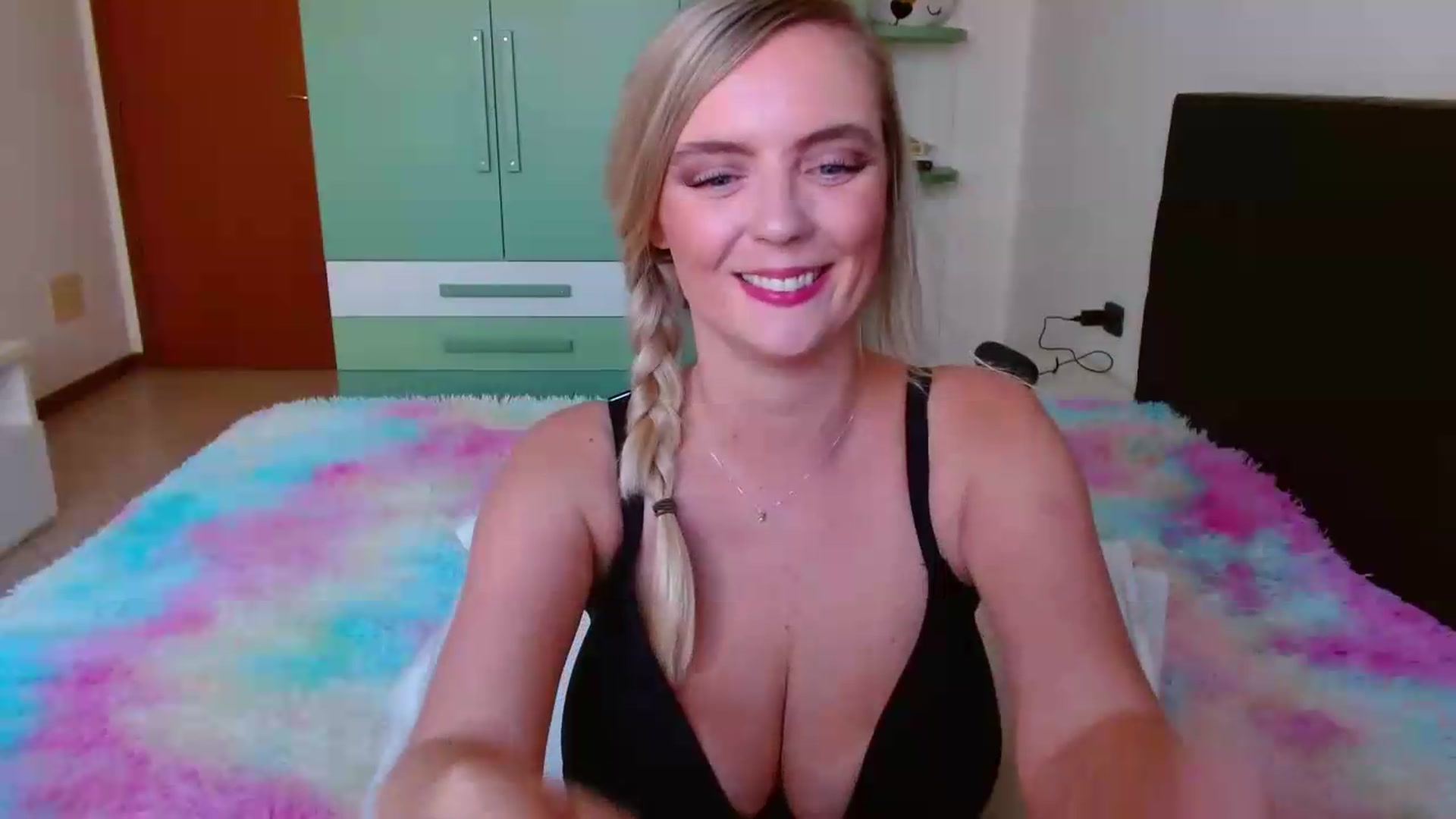 Gallery image thumbnail from MissAura's myfreecams stream on, 07/04/2026, 14:28 image 19 of 20