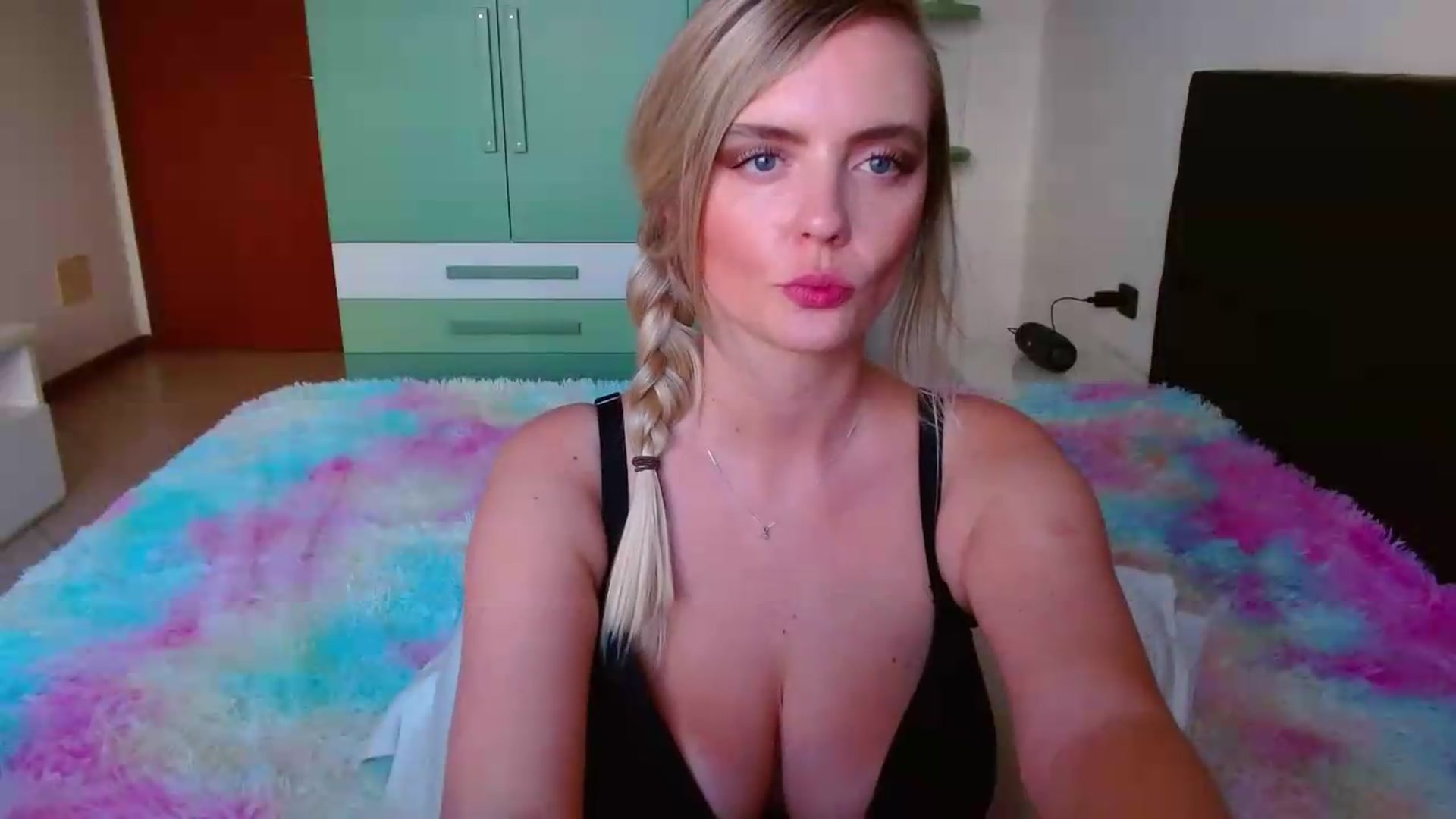 Gallery image thumbnail from MissAura's myfreecams stream on, 07/04/2026, 16:59 image 16 of 20