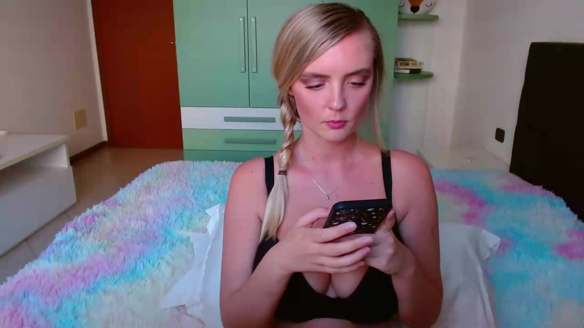 Gallery image thumbnail from MissAura's myfreecams stream on, 07/07/2026, 16:37 image 8 of 20
