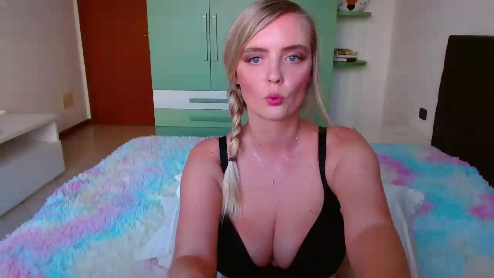Gallery image thumbnail from MissAura's myfreecams stream on, 07/07/2026, 16:37 image 4 of 20