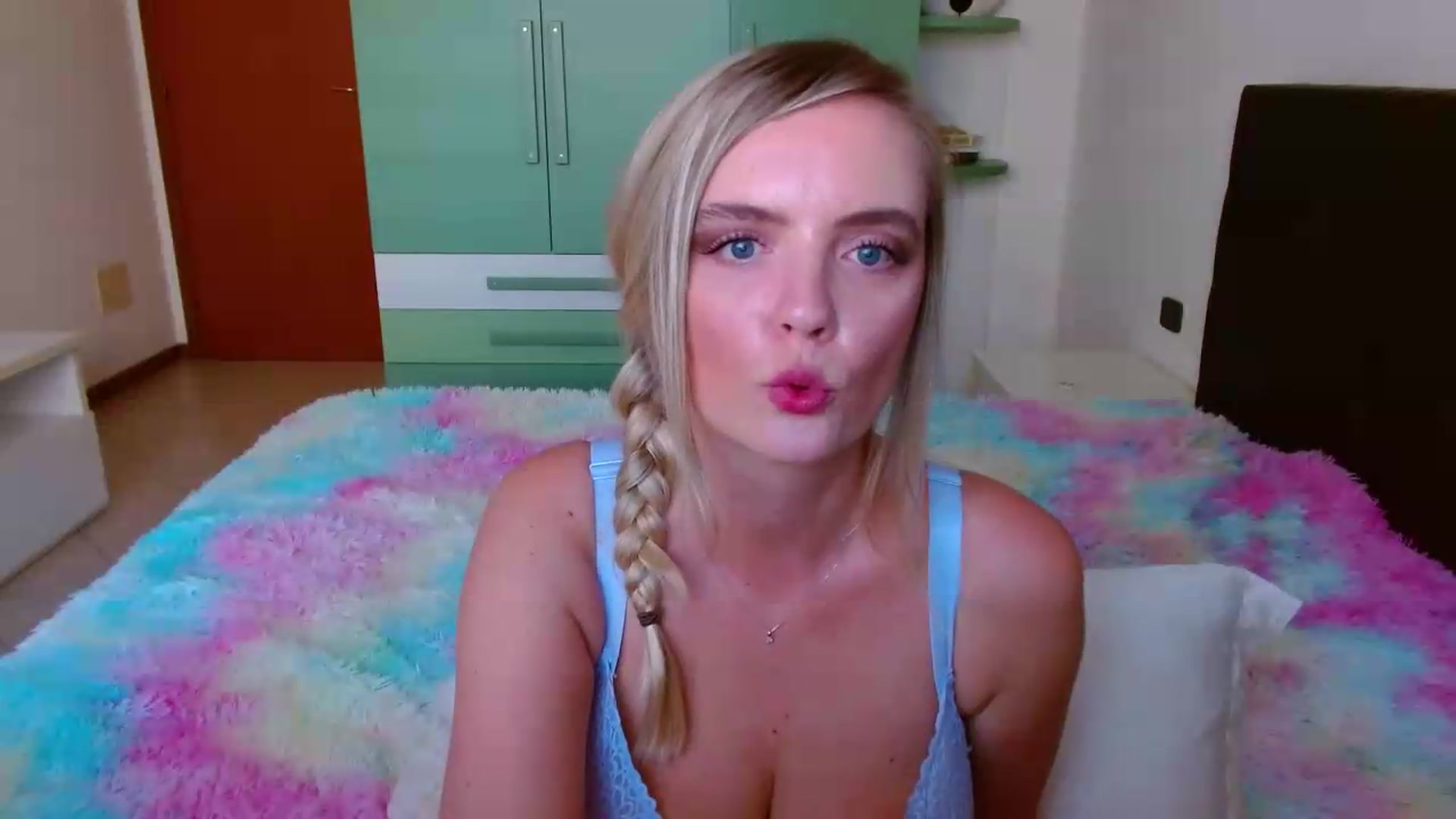 Gallery image thumbnail from MissAura's myfreecams stream on, 07/08/2026, 14:55 image 17 of 20
