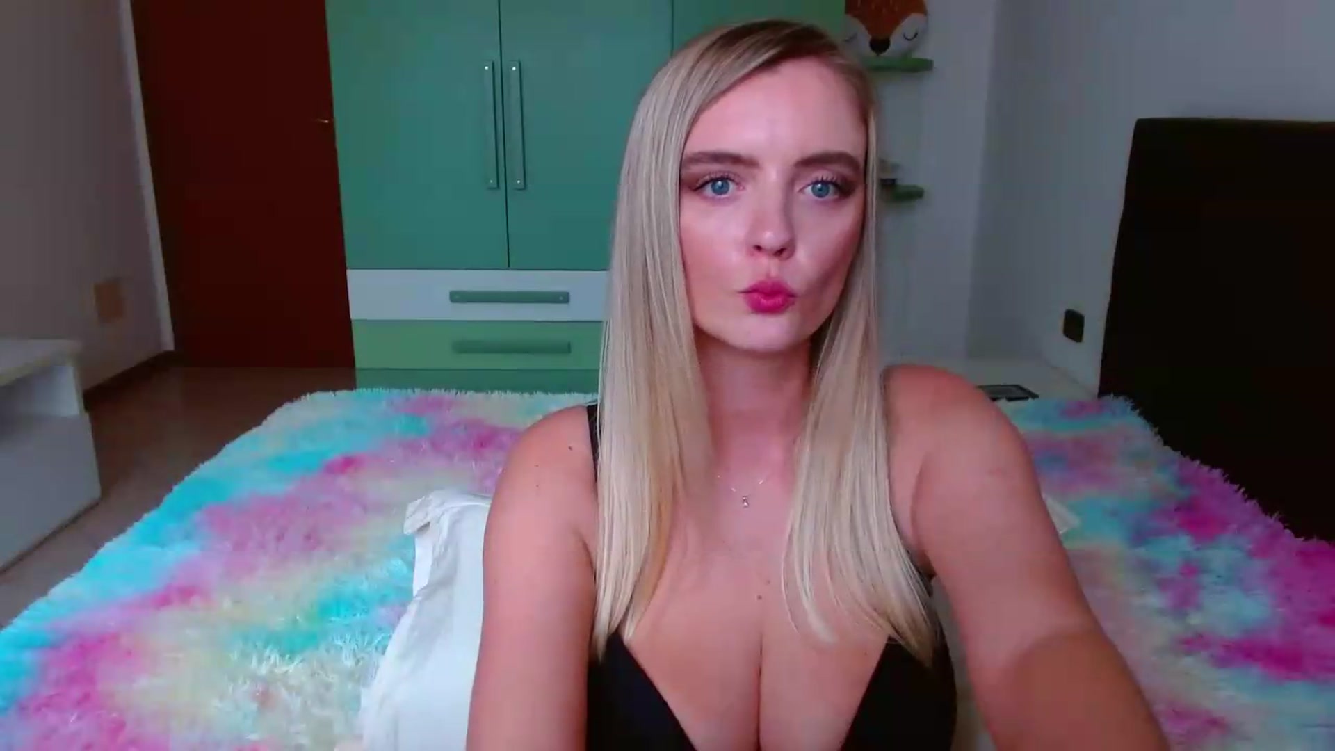 Gallery image thumbnail from MissAura's myfreecams stream on, 07/10/2026, 13:46 image 15 of 20