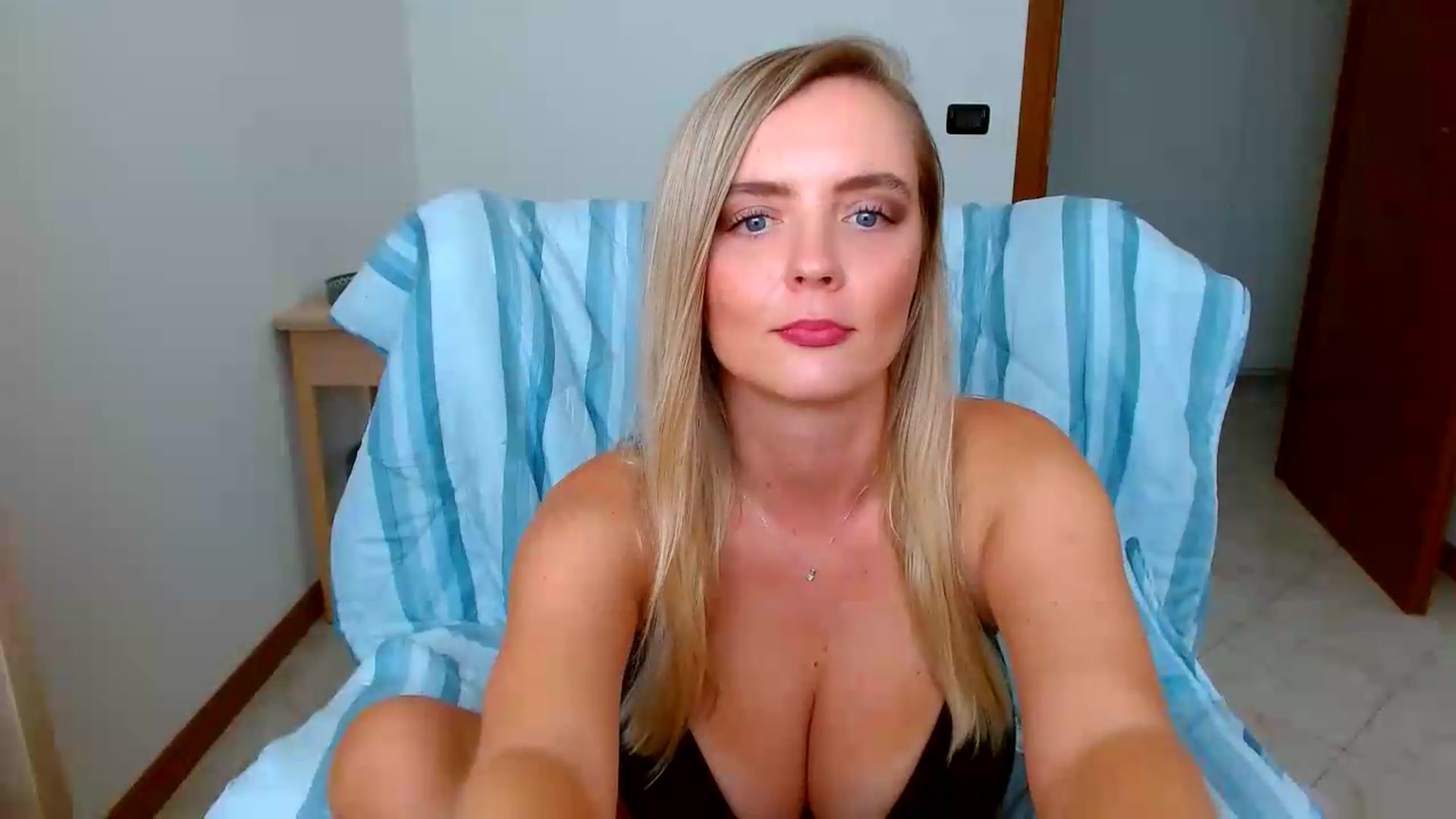 Gallery image thumbnail from MissAura's myfreecams stream on, 08/03/2026, 12:49 image 6 of 20