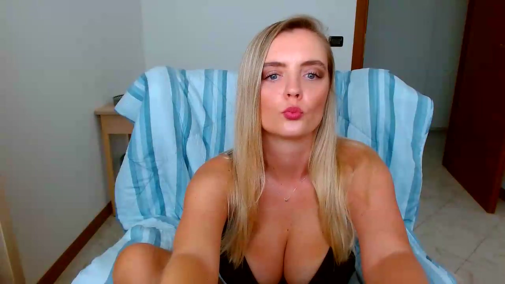 Gallery image thumbnail from MissAura's myfreecams stream on, 08/03/2026, 12:49 image 7 of 20