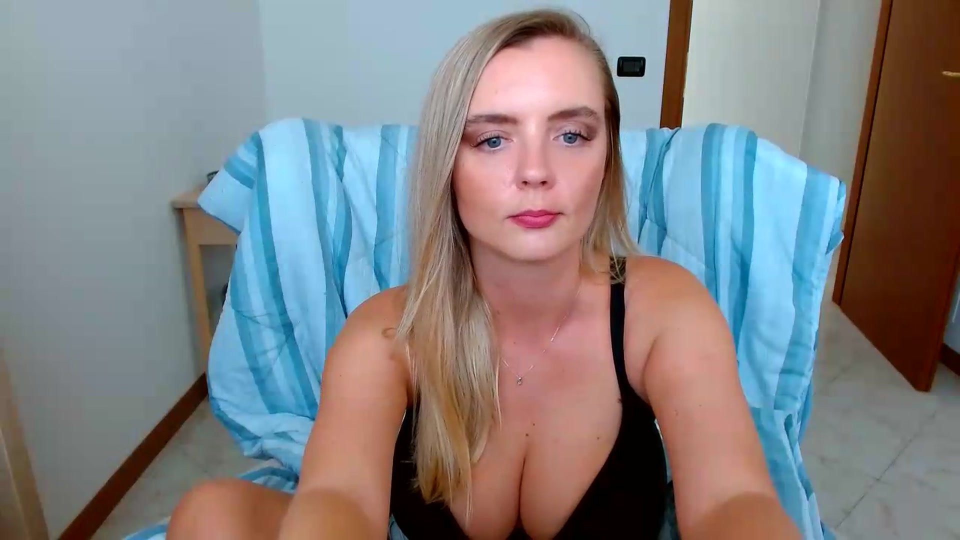 Gallery image thumbnail from MissAura's myfreecams stream on, 08/03/2026, 16:08 image 3 of 20