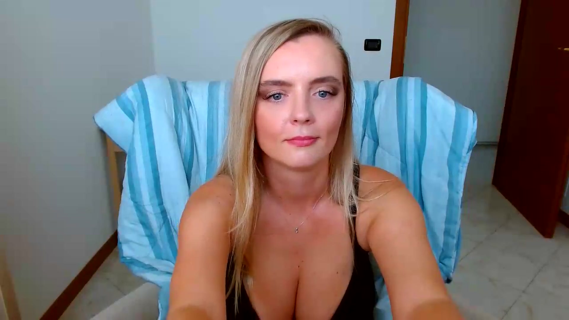 Gallery image thumbnail from MissAura's myfreecams stream on, 08/04/2026, 10:46 image 9 of 20