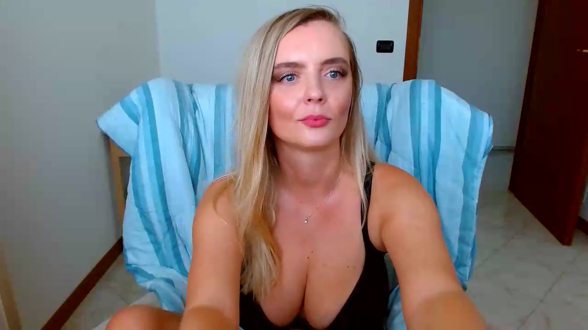 Gallery image thumbnail from MissAura's myfreecams stream on, 08/04/2026, 10:46 image 4 of 20