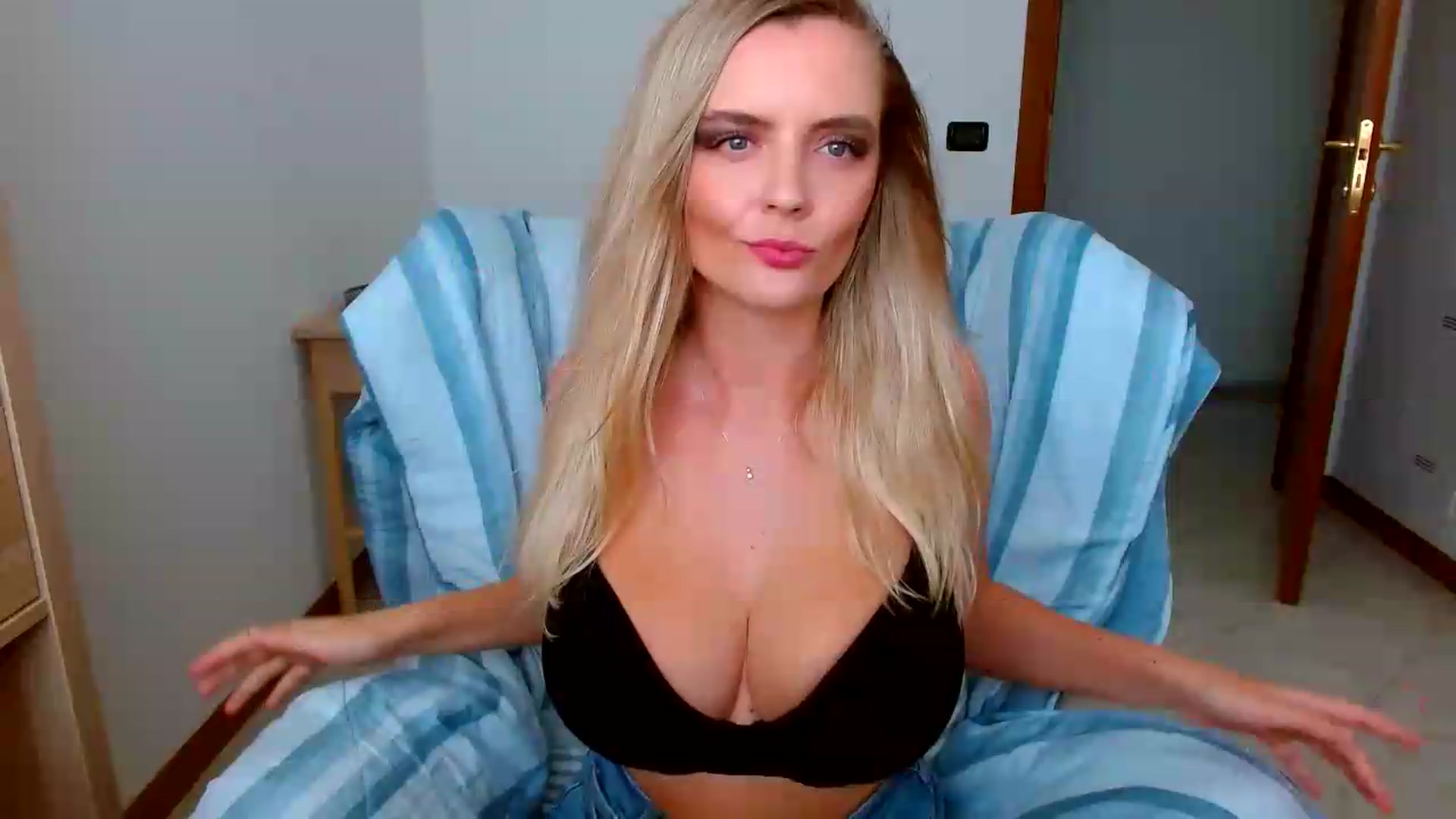 Gallery image thumbnail from MissAura's myfreecams stream on, 08/06/2026, 12:35 image 20 of 20