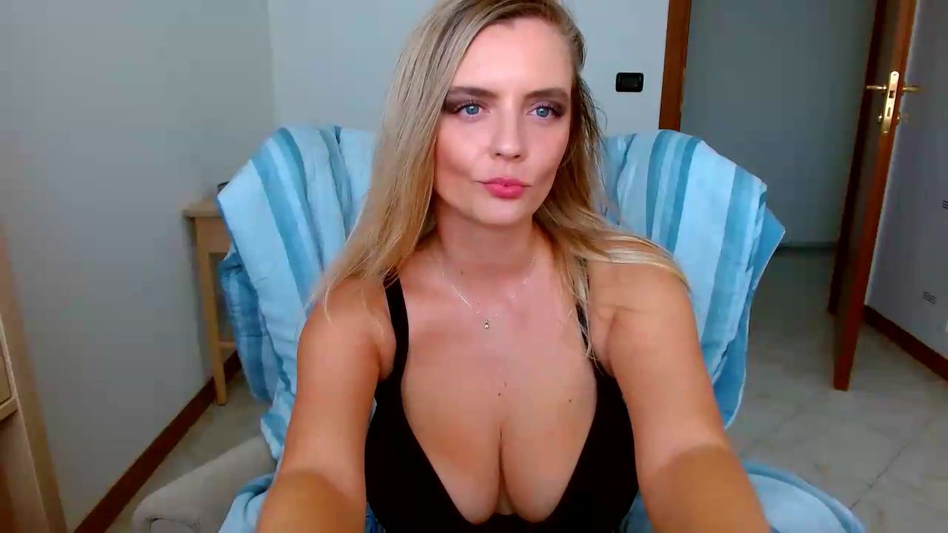 Gallery image thumbnail from MissAura's myfreecams stream on, 08/06/2026, 13:40 image 20 of 20