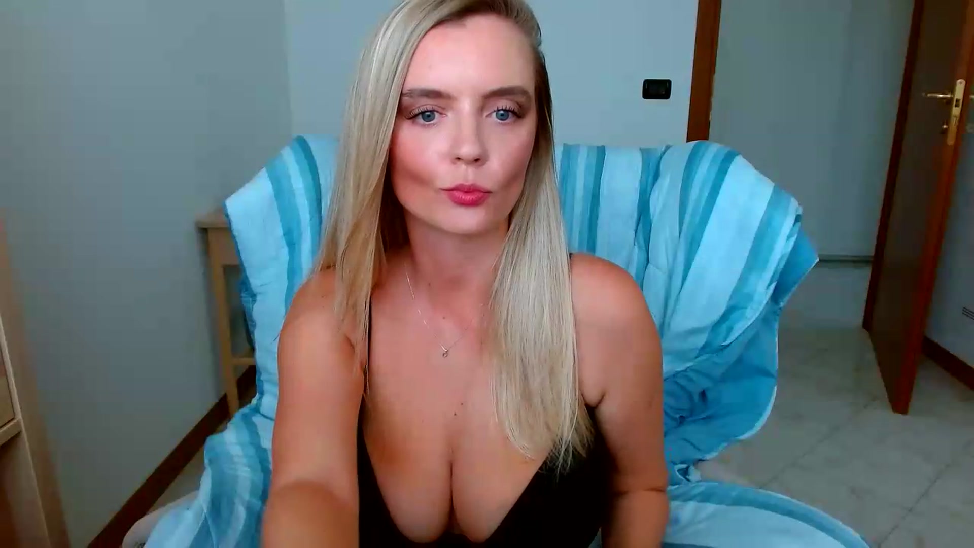 Gallery image thumbnail from MissAura's myfreecams stream on, 08/11/2026, 15:46 image 15 of 20