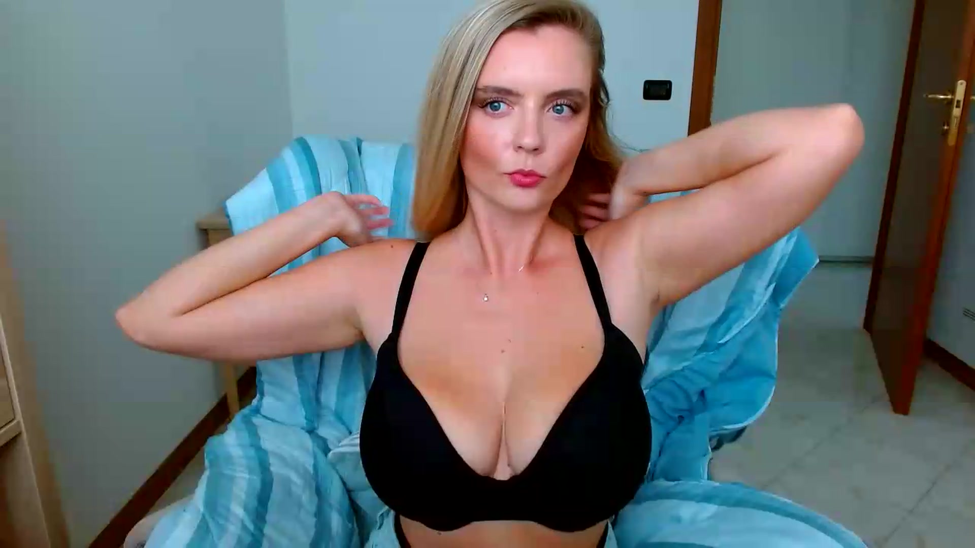 Gallery image thumbnail from MissAura's myfreecams stream on, 08/11/2026, 15:46 image 14 of 20