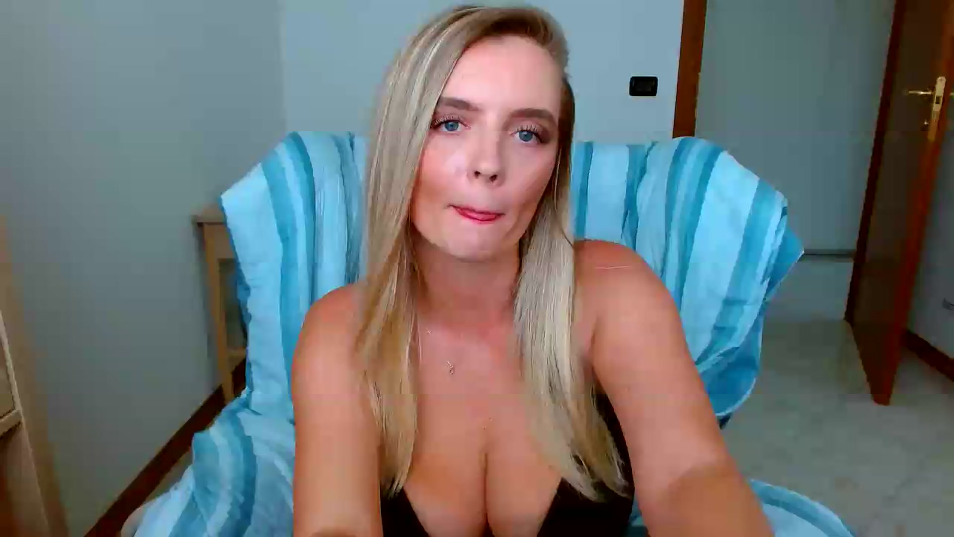 Gallery image thumbnail from MissAura's myfreecams stream on, 08/11/2026, 15:46 image 7 of 20