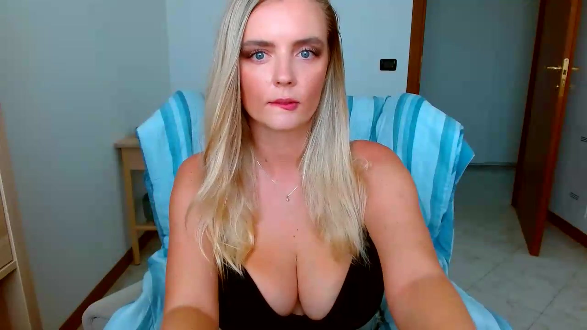 Gallery image thumbnail from MissAura's myfreecams stream on, 08/12/2026, 13:05 image 14 of 20