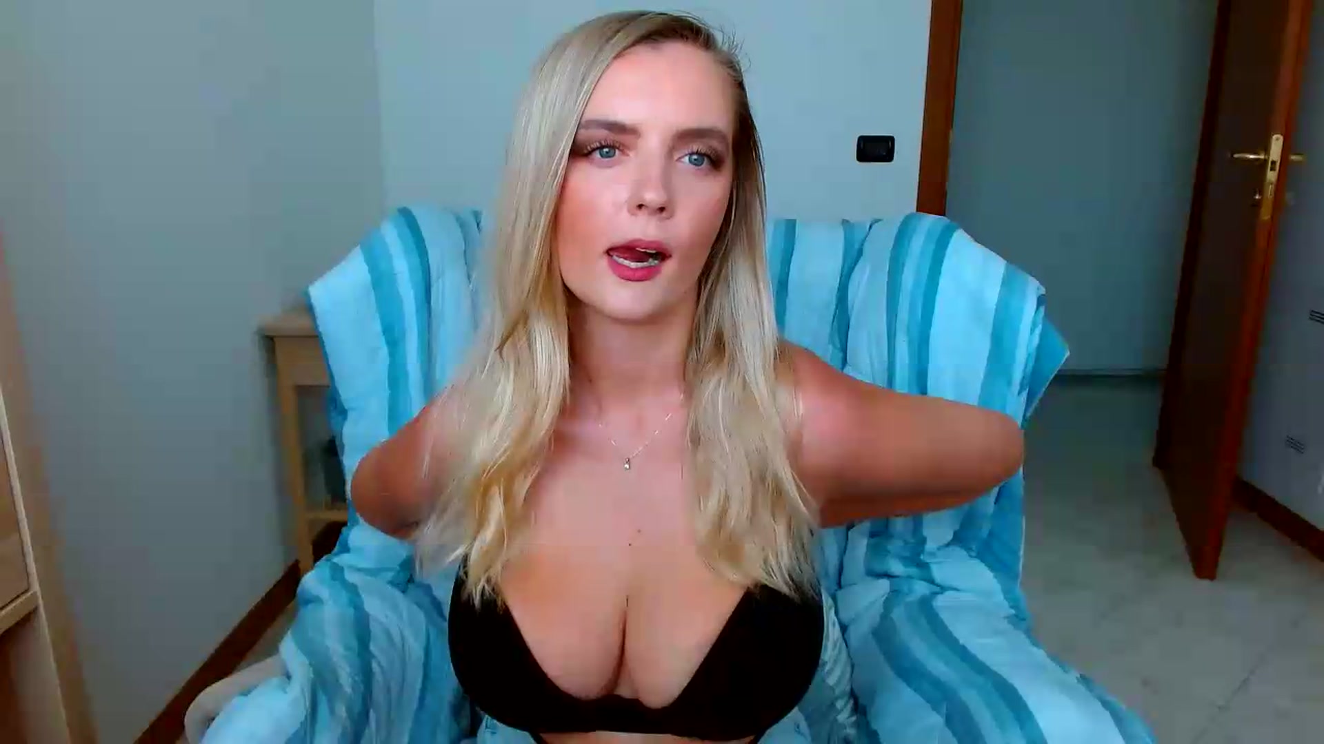 Gallery image thumbnail from MissAura's myfreecams stream on, 08/12/2026, 13:05 image 4 of 20