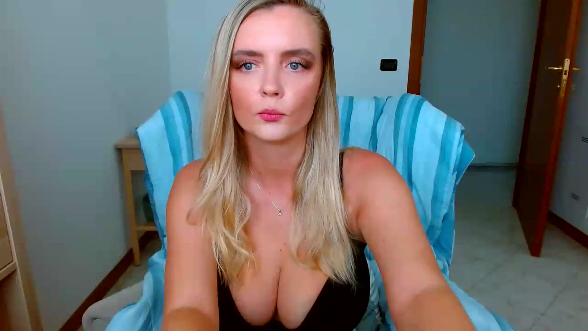 Gallery image thumbnail from MissAura's myfreecams stream on, 08/12/2026, 13:05 image 12 of 20