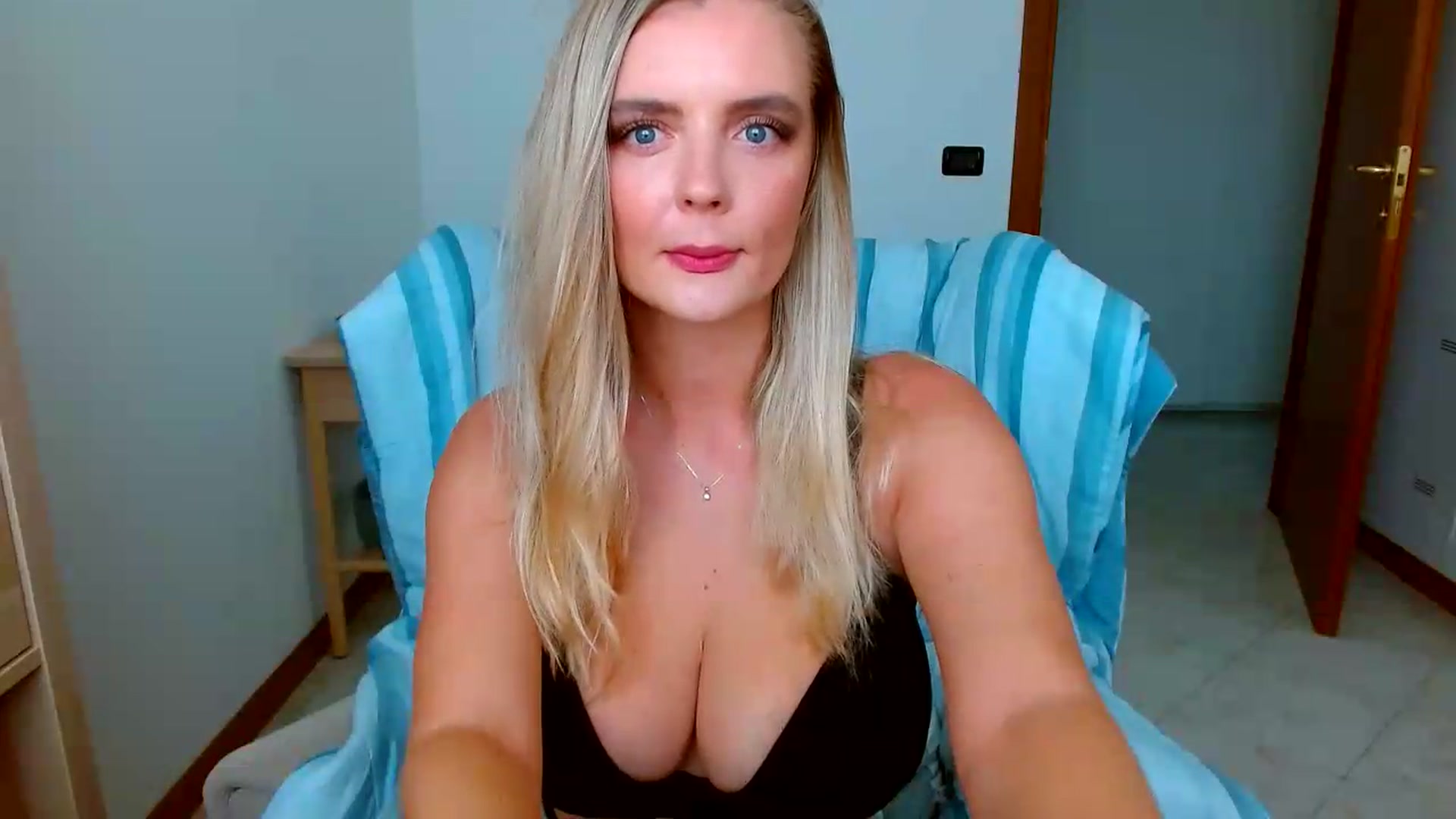 Gallery image thumbnail from MissAura's myfreecams stream on, 08/12/2026, 13:05 image 13 of 20
