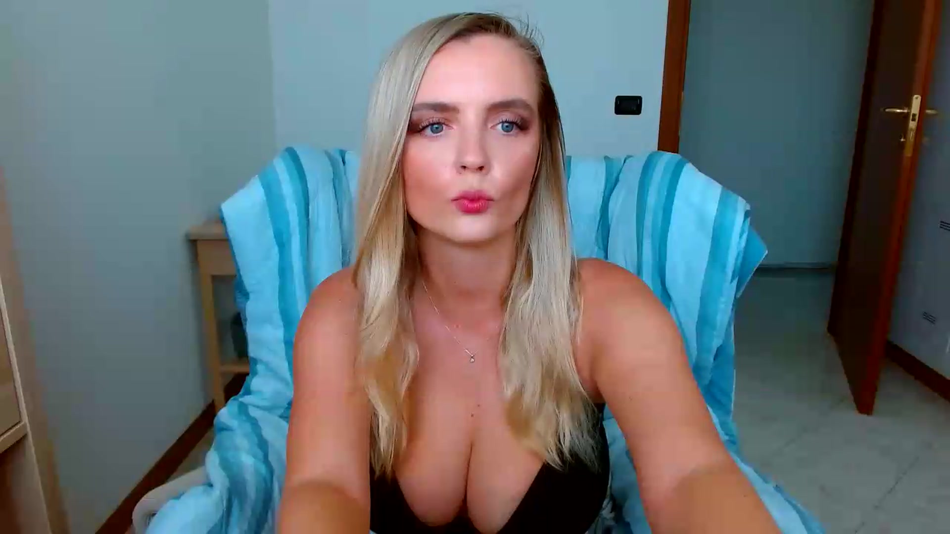 Gallery image thumbnail from MissAura's myfreecams stream on, 08/12/2026, 13:05 image 5 of 20