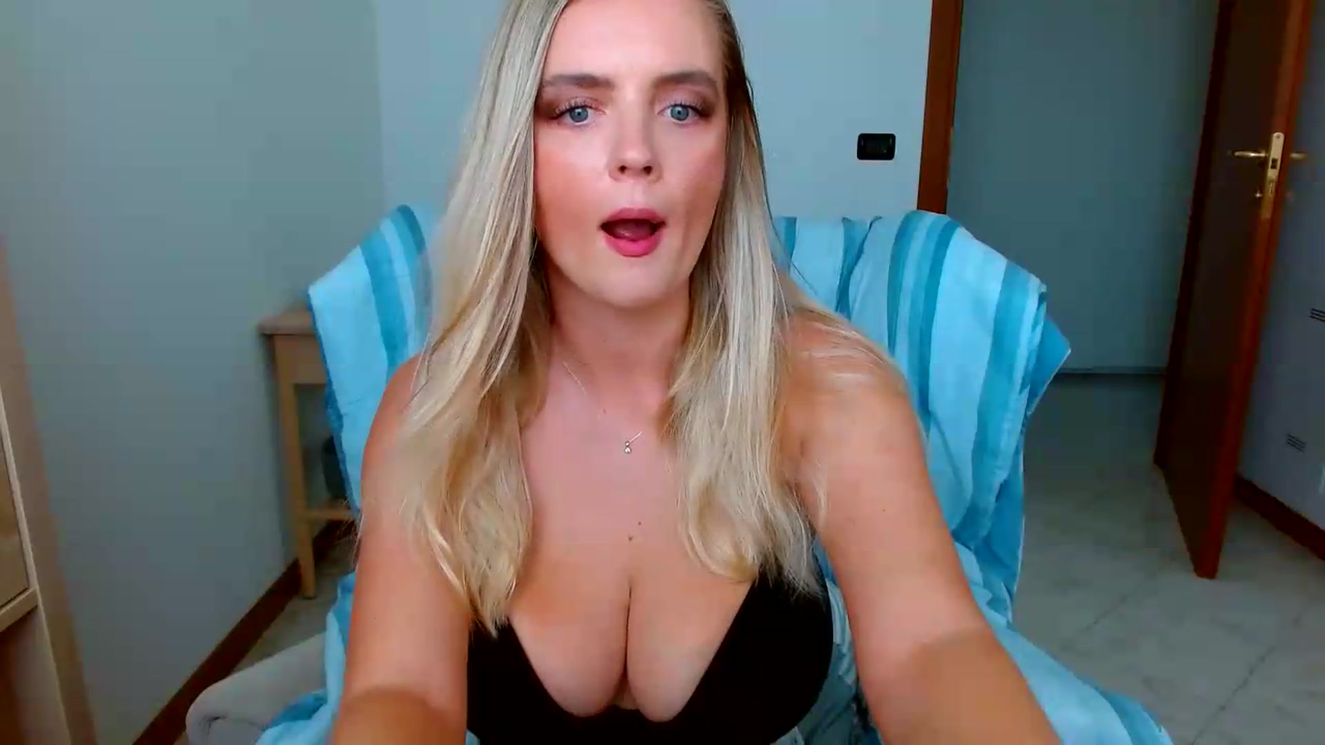 Gallery image thumbnail from MissAura's myfreecams stream on, 08/12/2026, 13:05 image 16 of 20
