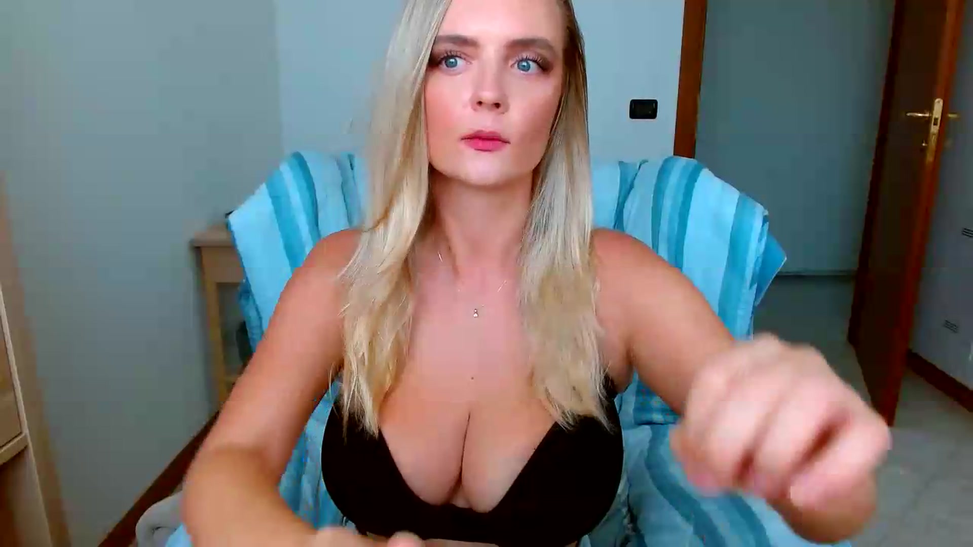 Gallery image thumbnail from MissAura's myfreecams stream on, 08/12/2026, 13:05 image 7 of 20
