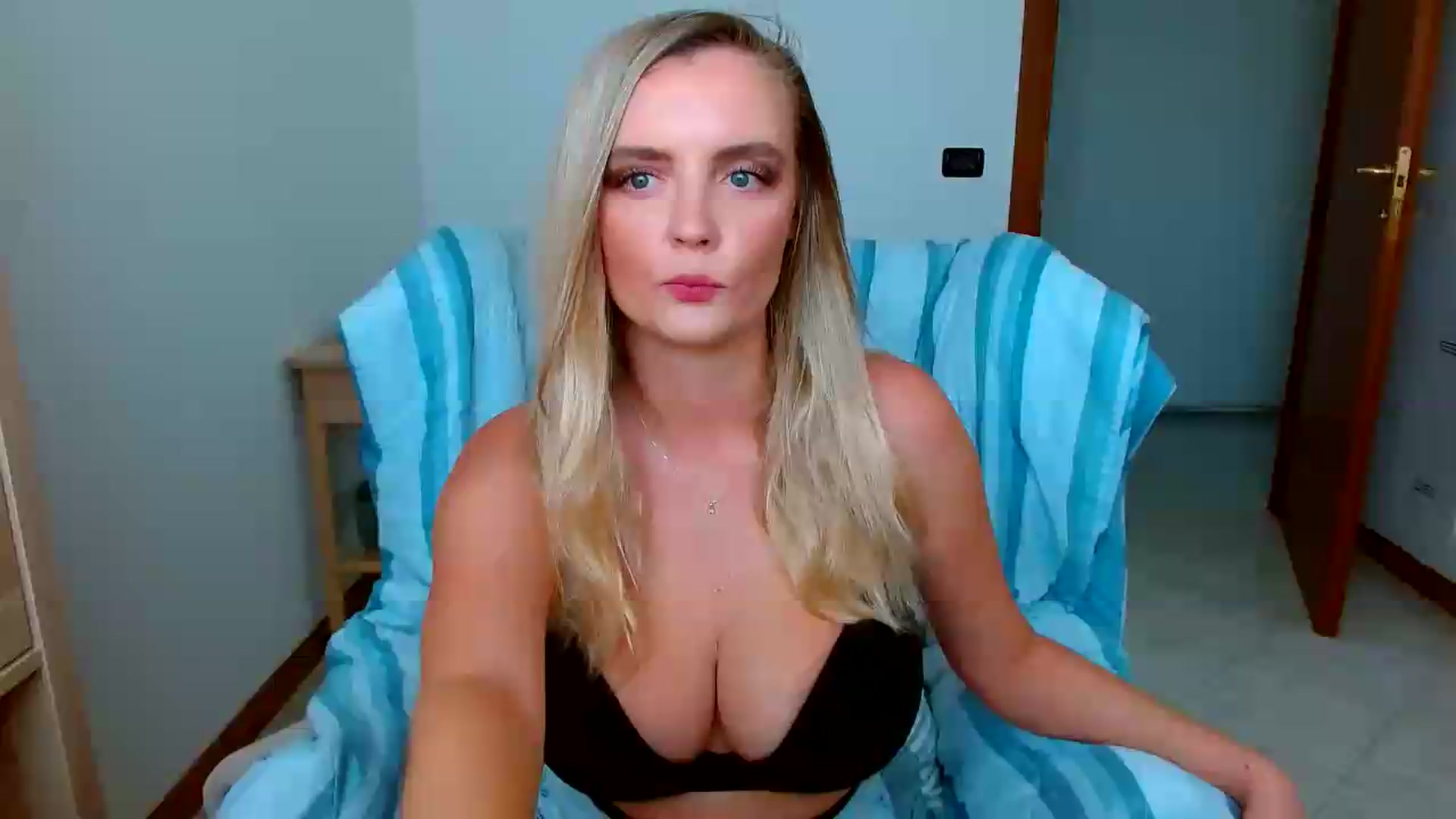 Gallery image thumbnail from MissAura's myfreecams stream on, 08/12/2026, 13:05 image 1 of 20