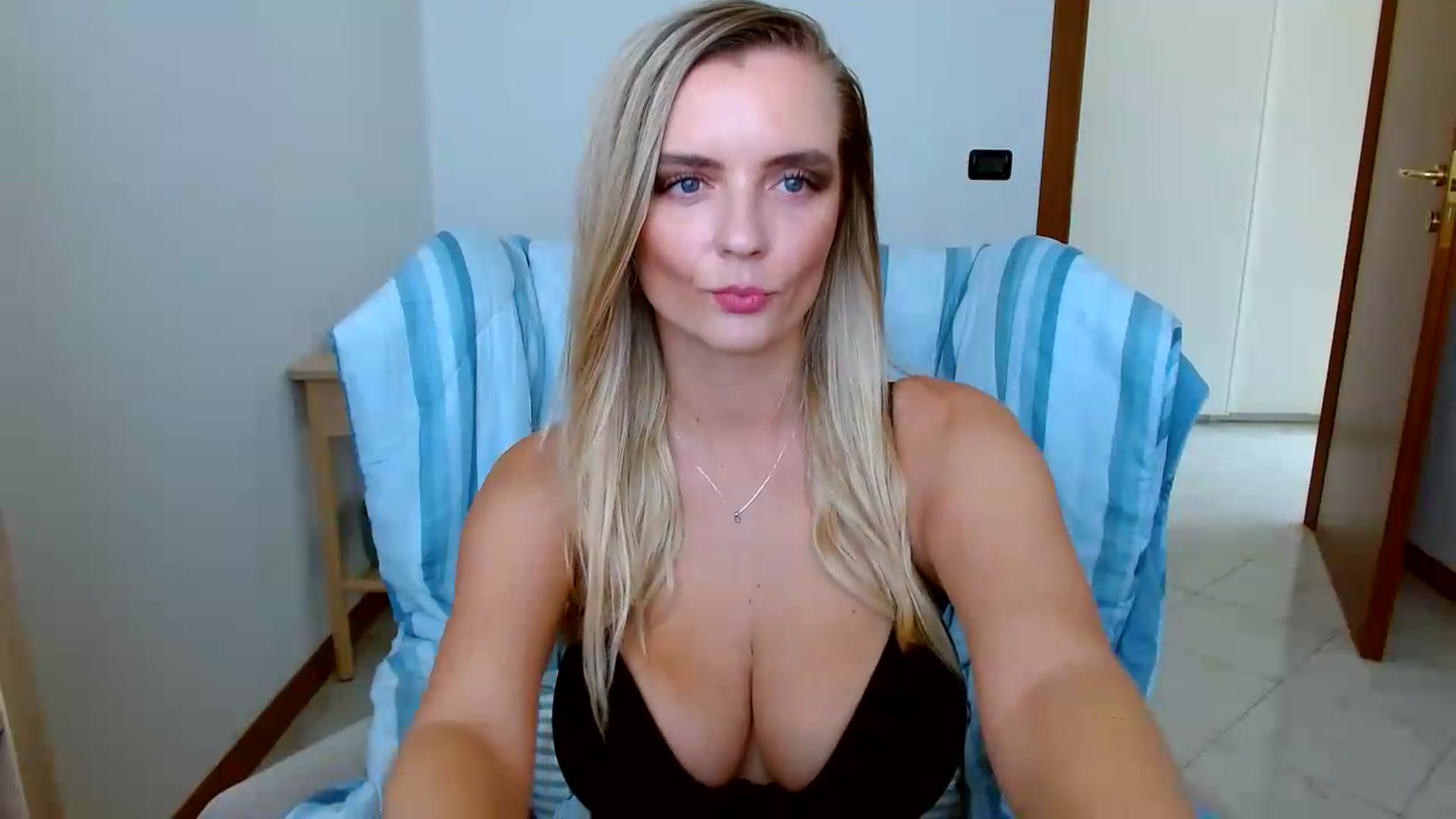 Gallery image thumbnail from MissAura's myfreecams stream on, 08/13/2026, 08:14 image 14 of 20