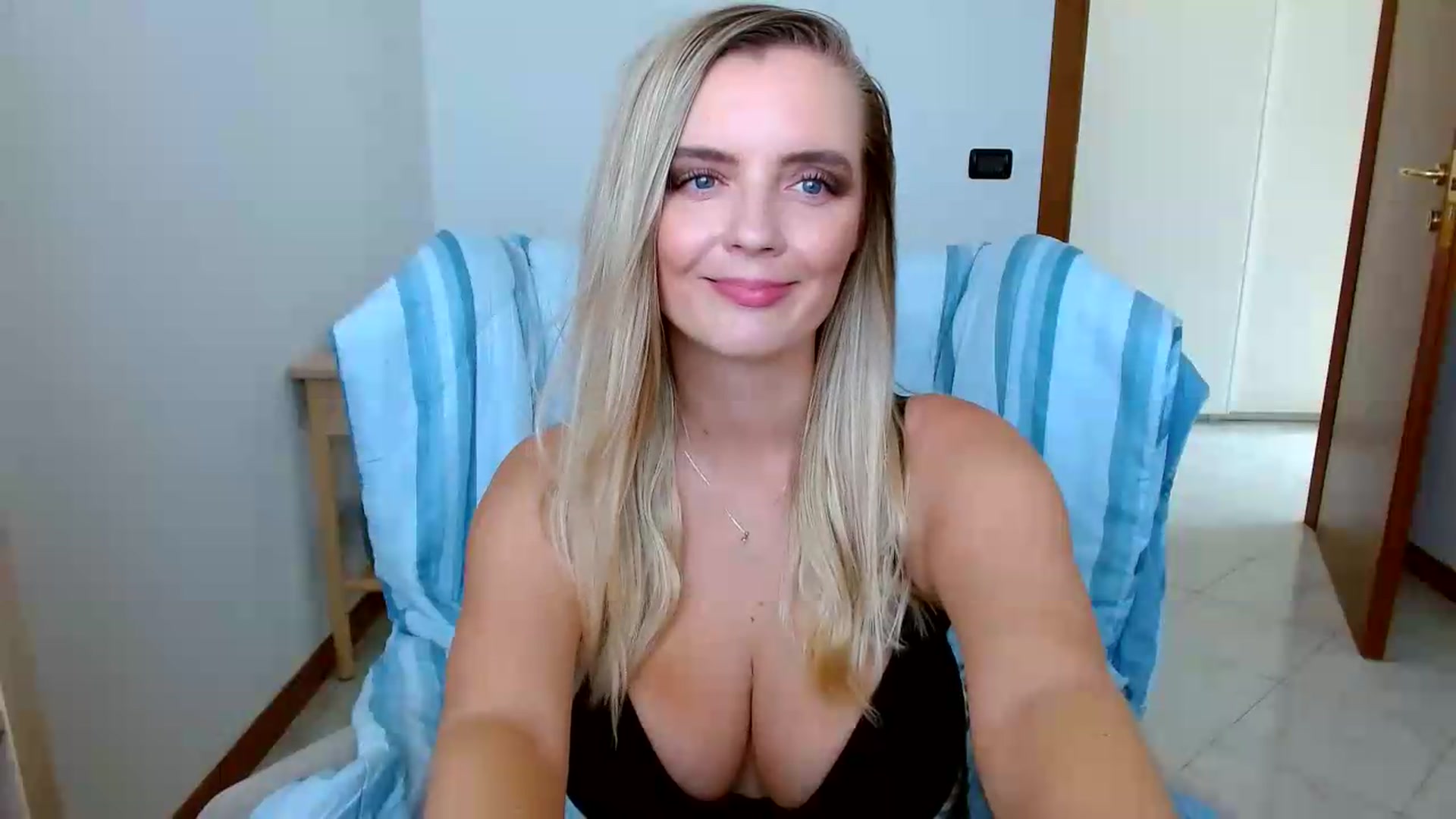 Gallery image thumbnail from MissAura's myfreecams stream on, 08/13/2026, 08:14 image 7 of 20