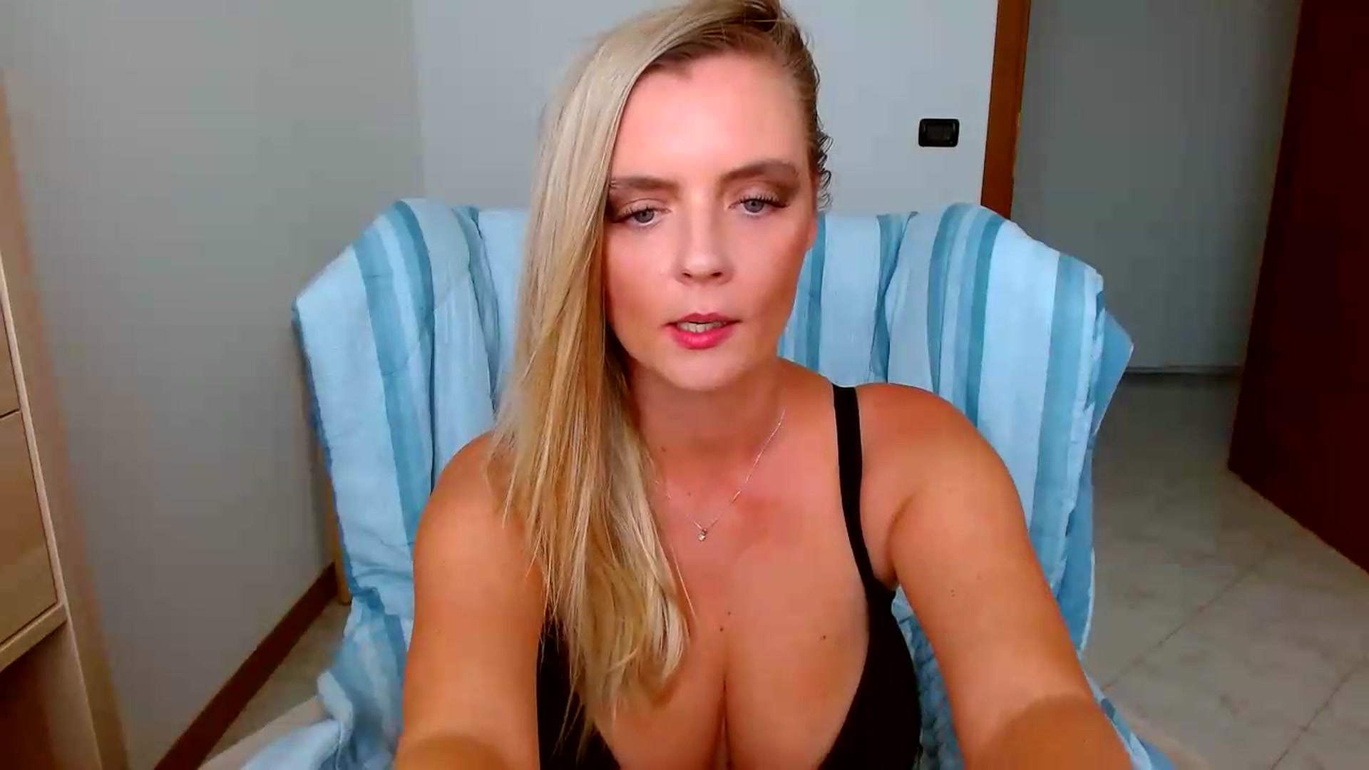 Gallery image thumbnail from MissAura's myfreecams stream on, 08/19/2026, 13:06 image 12 of 20