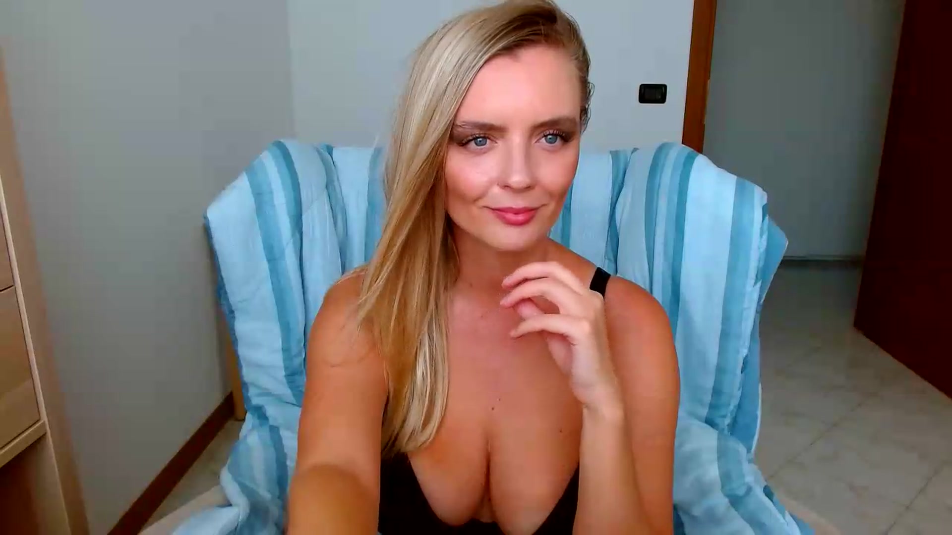 Gallery image thumbnail from MissAura's myfreecams stream on, 08/19/2026, 13:06 image 20 of 20