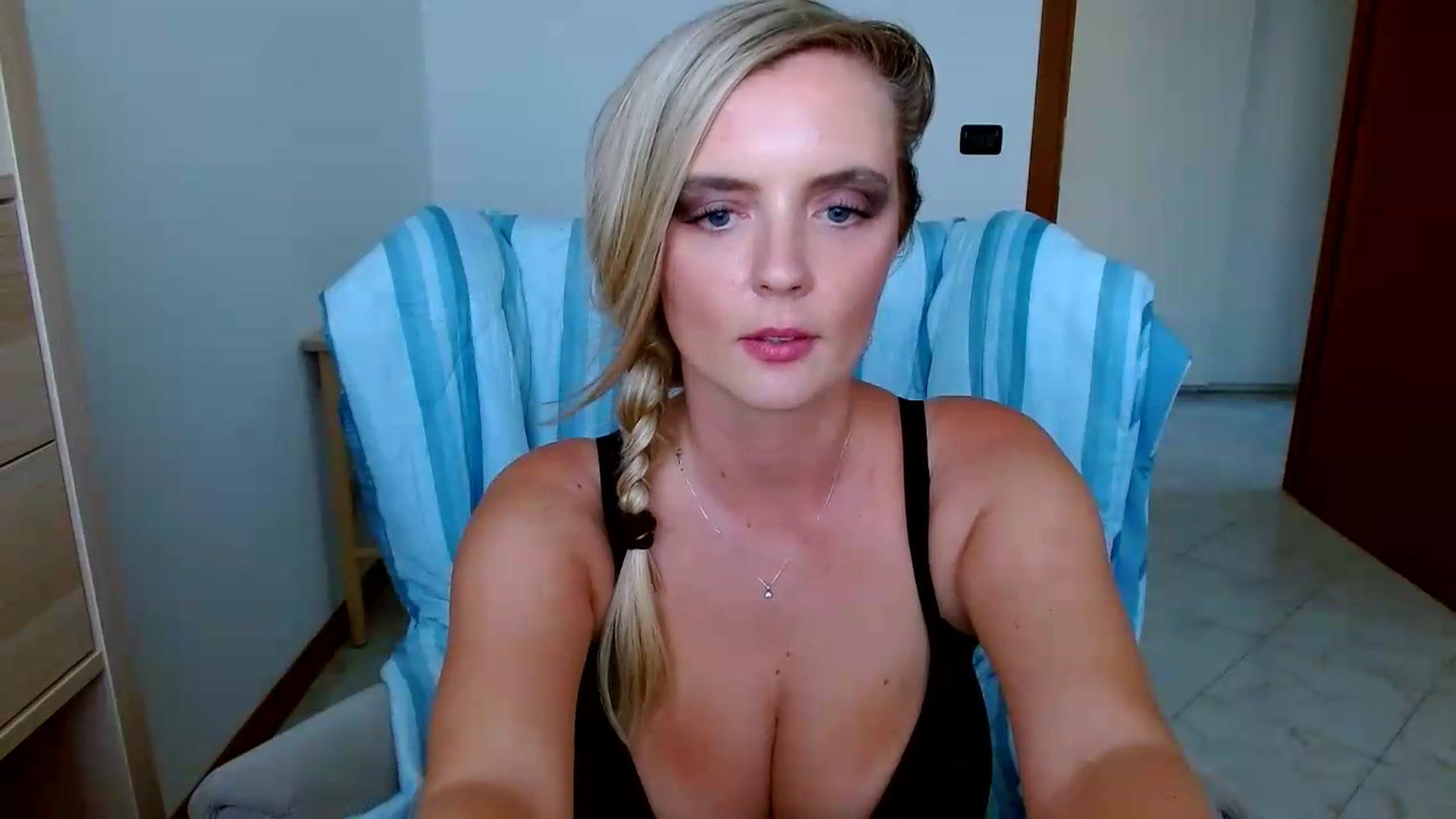 Gallery image thumbnail from MissAura's myfreecams stream on, 08/21/2026, 17:15 image 19 of 20