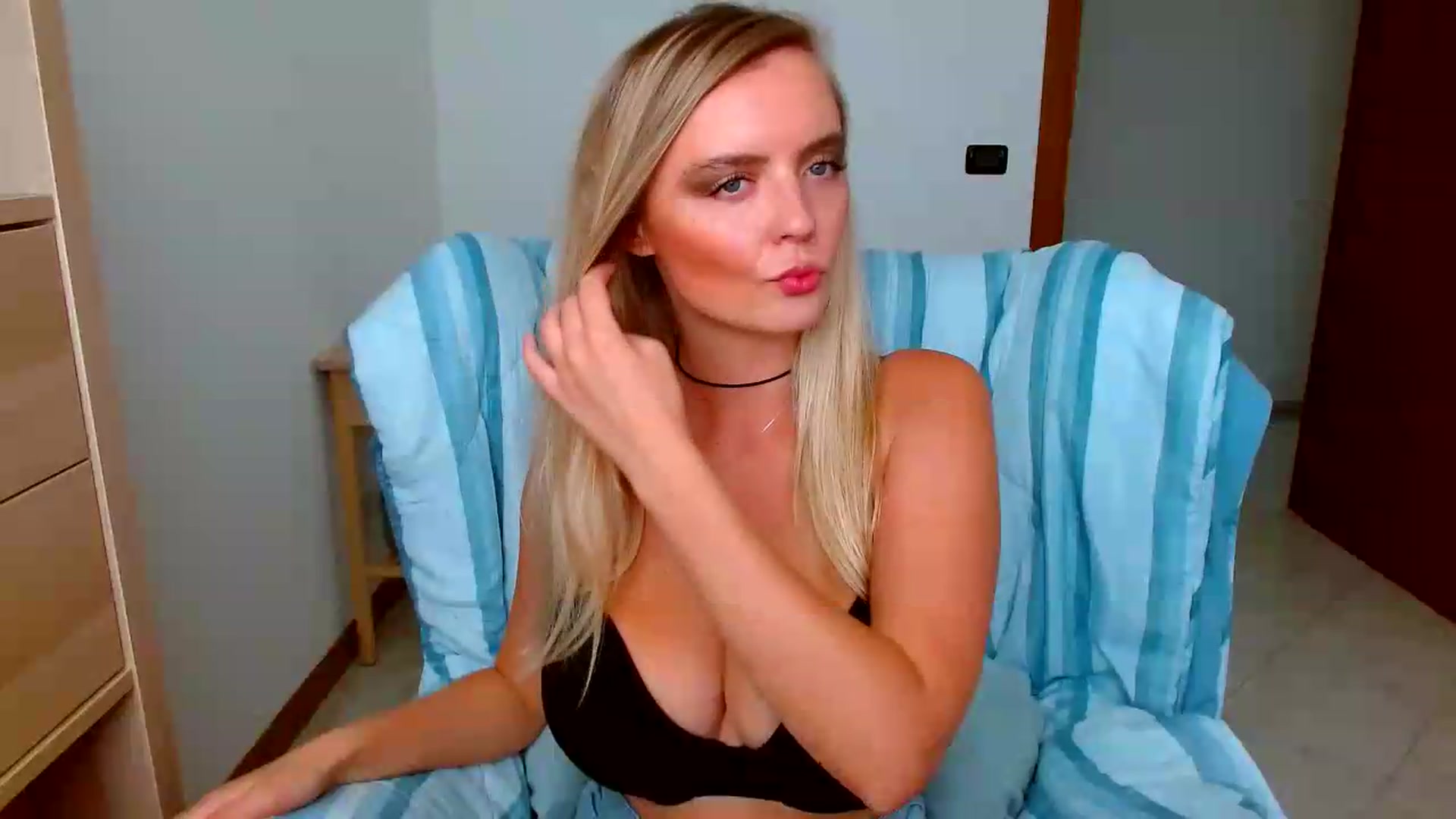 Gallery image thumbnail from MissAura's myfreecams stream on, 08/28/2026, 11:19 image 5 of 20