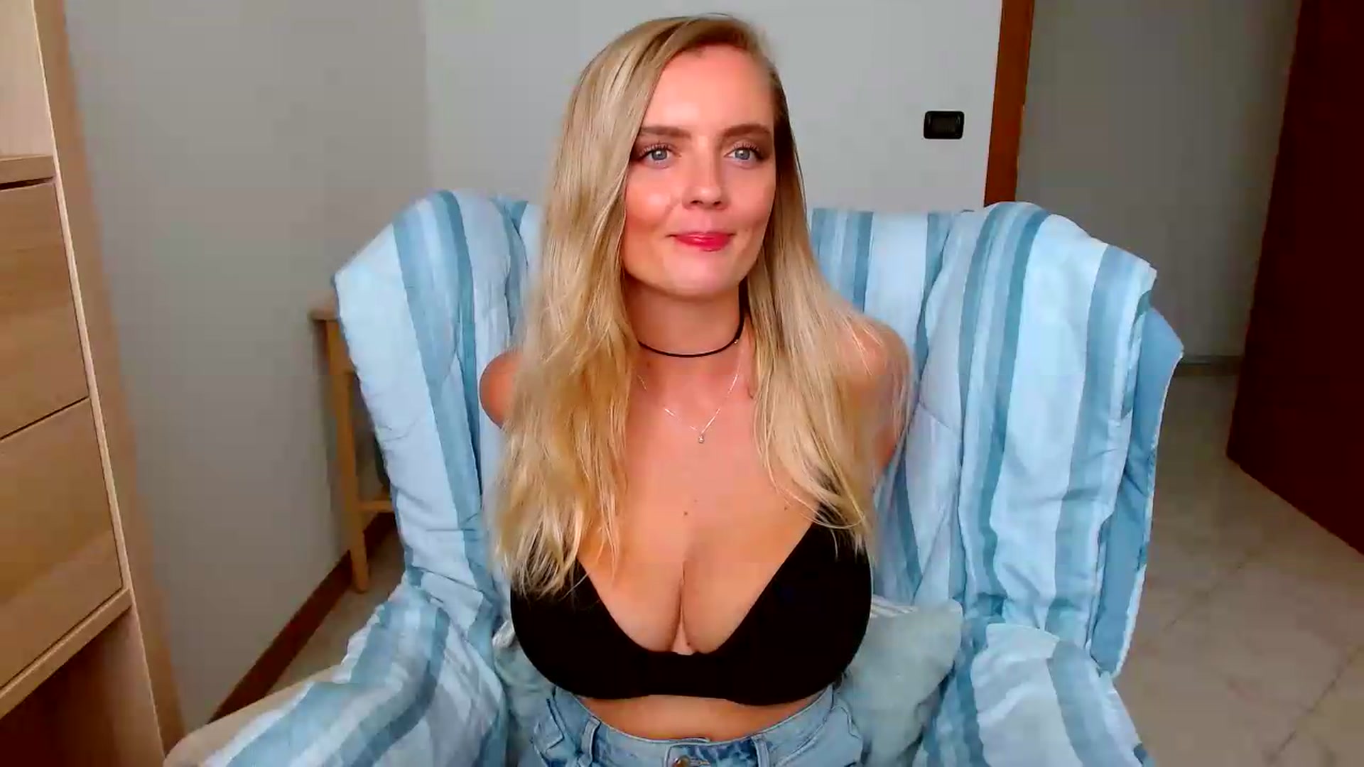 Gallery image thumbnail from MissAura's myfreecams stream on, 08/28/2026, 12:28 image 6 of 20