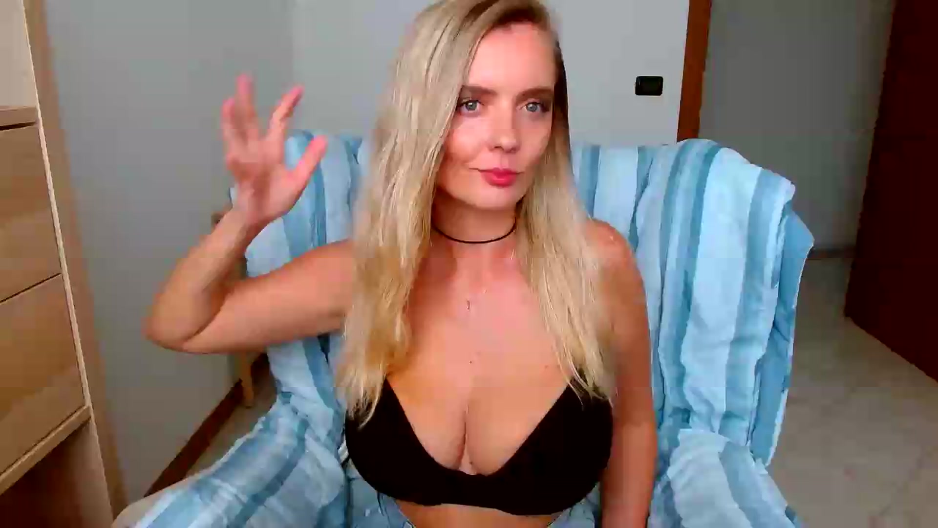 Gallery image thumbnail from MissAura's myfreecams stream on, 08/28/2026, 12:28 image 1 of 20