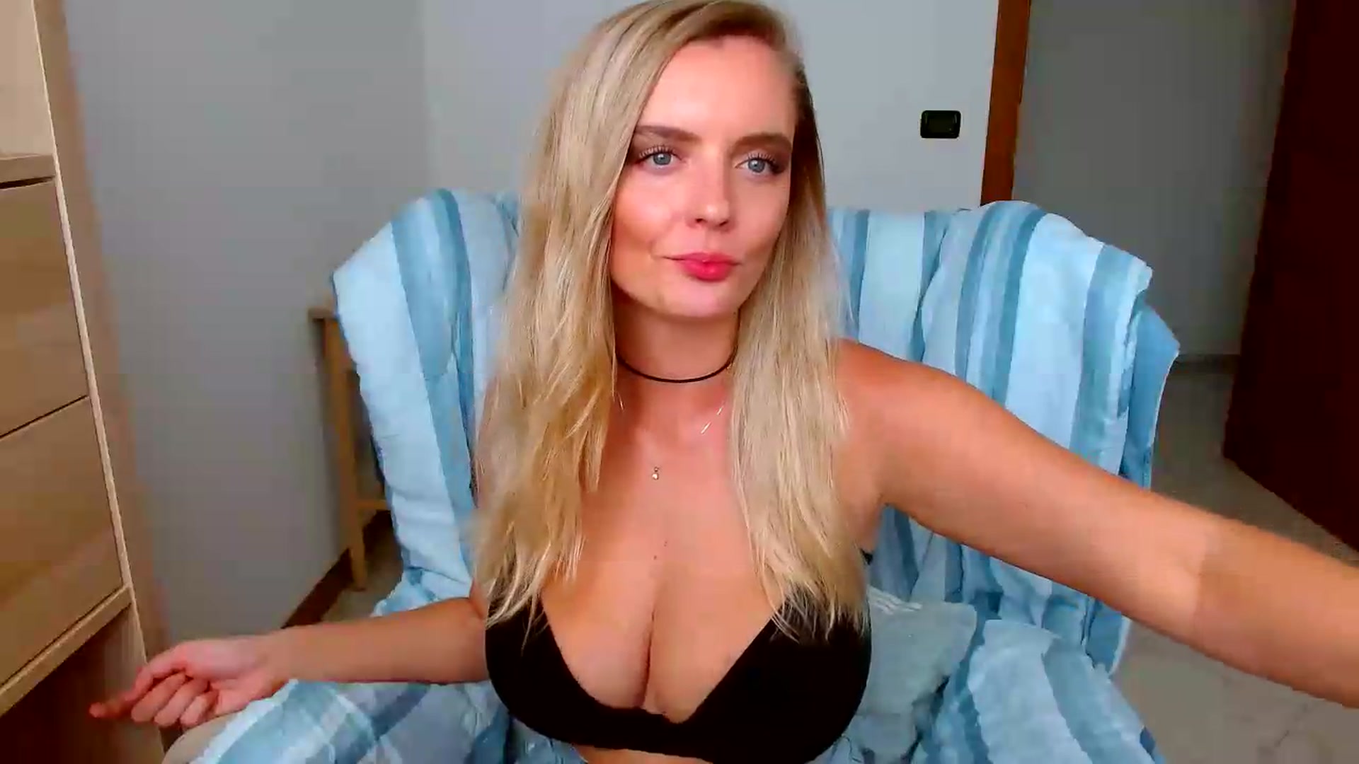 Gallery image thumbnail from MissAura's myfreecams stream on, 08/28/2026, 12:28 image 2 of 20