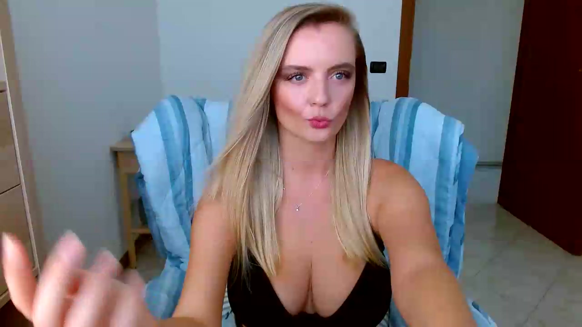 Gallery image thumbnail from MissAura's myfreecams stream on, 08/31/2026, 09:54 image 3 of 20