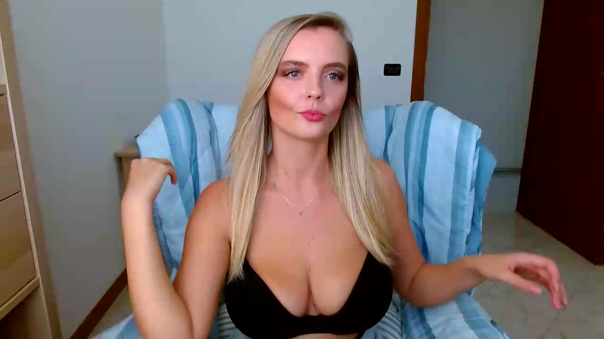Gallery image thumbnail from MissAura's myfreecams stream on, 08/31/2026, 09:54 image 19 of 20