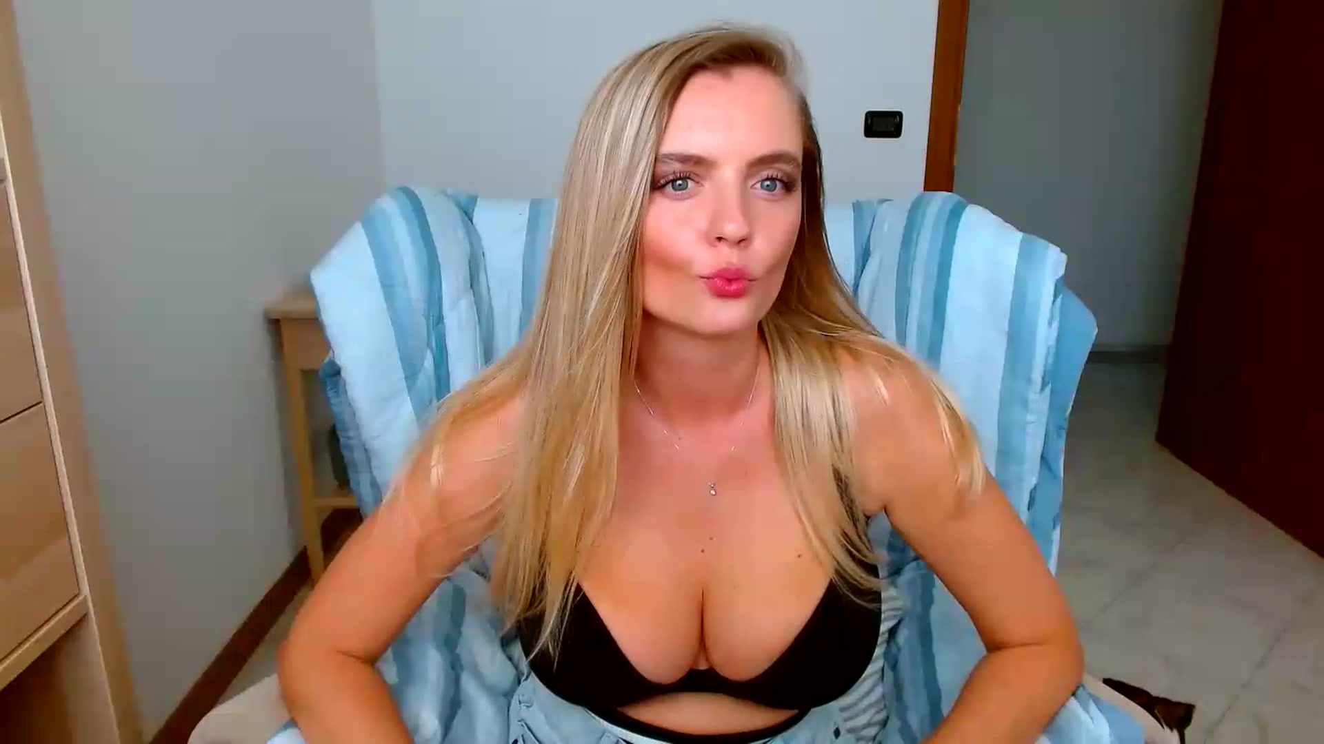 Gallery image thumbnail from MissAura's myfreecams stream on, 08/31/2026, 12:37 image 11 of 20