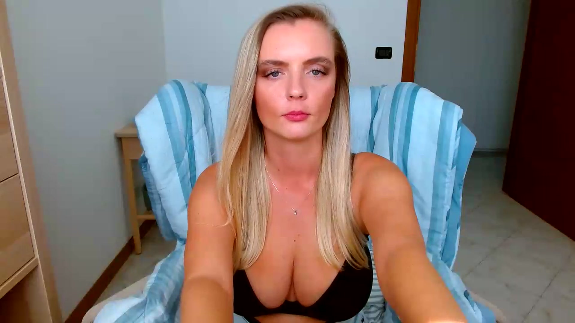 Gallery image thumbnail from MissAura's myfreecams stream on, 08/31/2026, 12:37 image 8 of 20