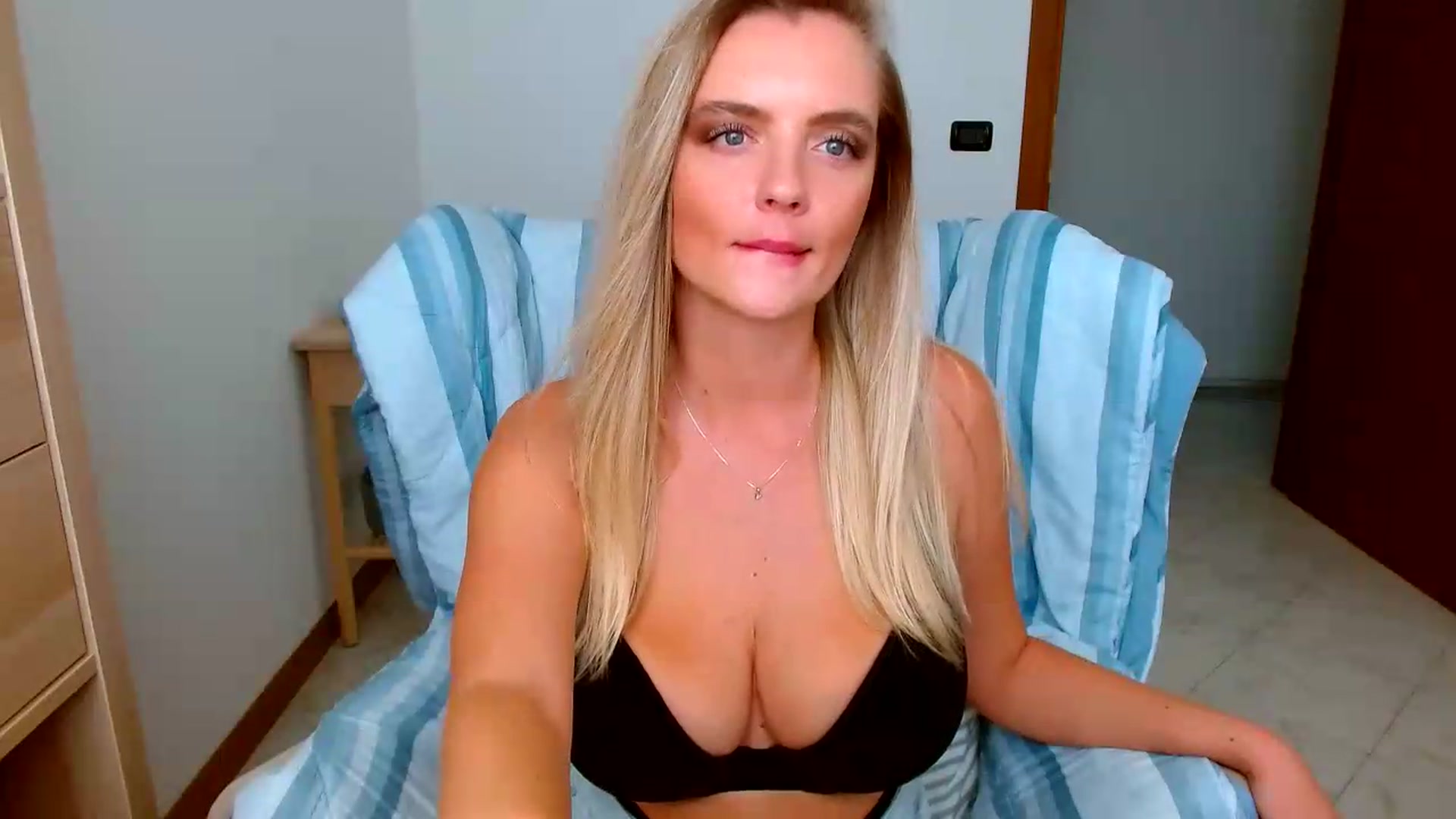 Gallery image thumbnail from MissAura's myfreecams stream on, 08/31/2026, 12:37 image 20 of 20
