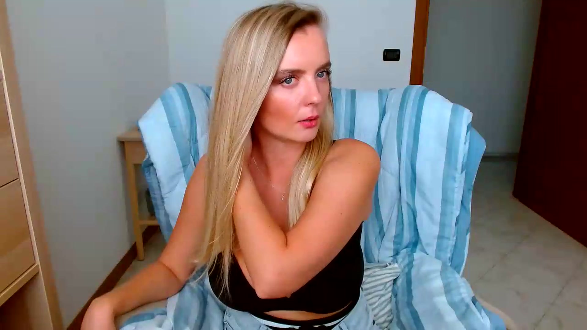 Gallery image thumbnail from MissAura's myfreecams stream on, 08/31/2026, 12:37 image 14 of 20